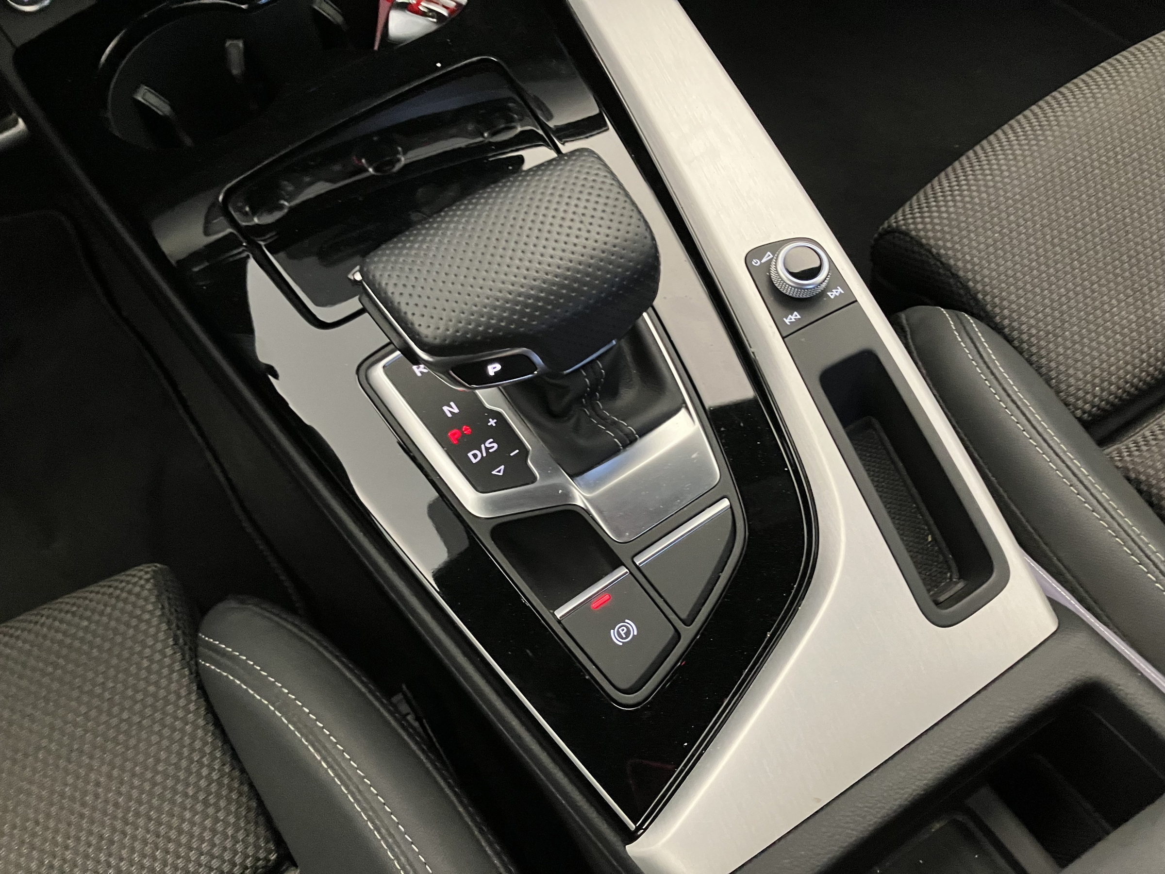 Audi A4 Avant 40 2.0 TDI quattro S-Line | Bild 24 von 30