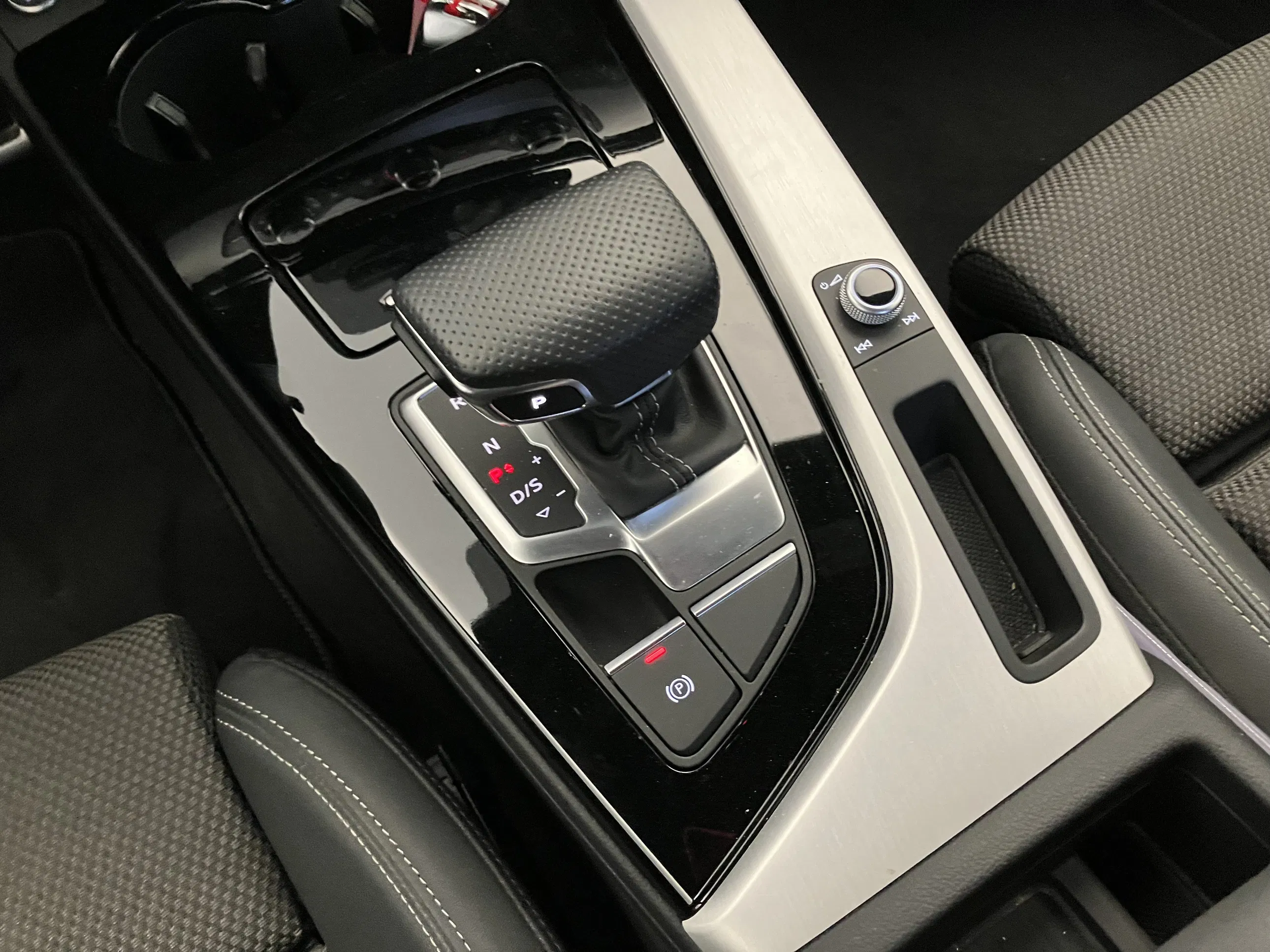 Audi A4 Avant 40 2.0 TDI quattro S-Line | Bild 24 von 30