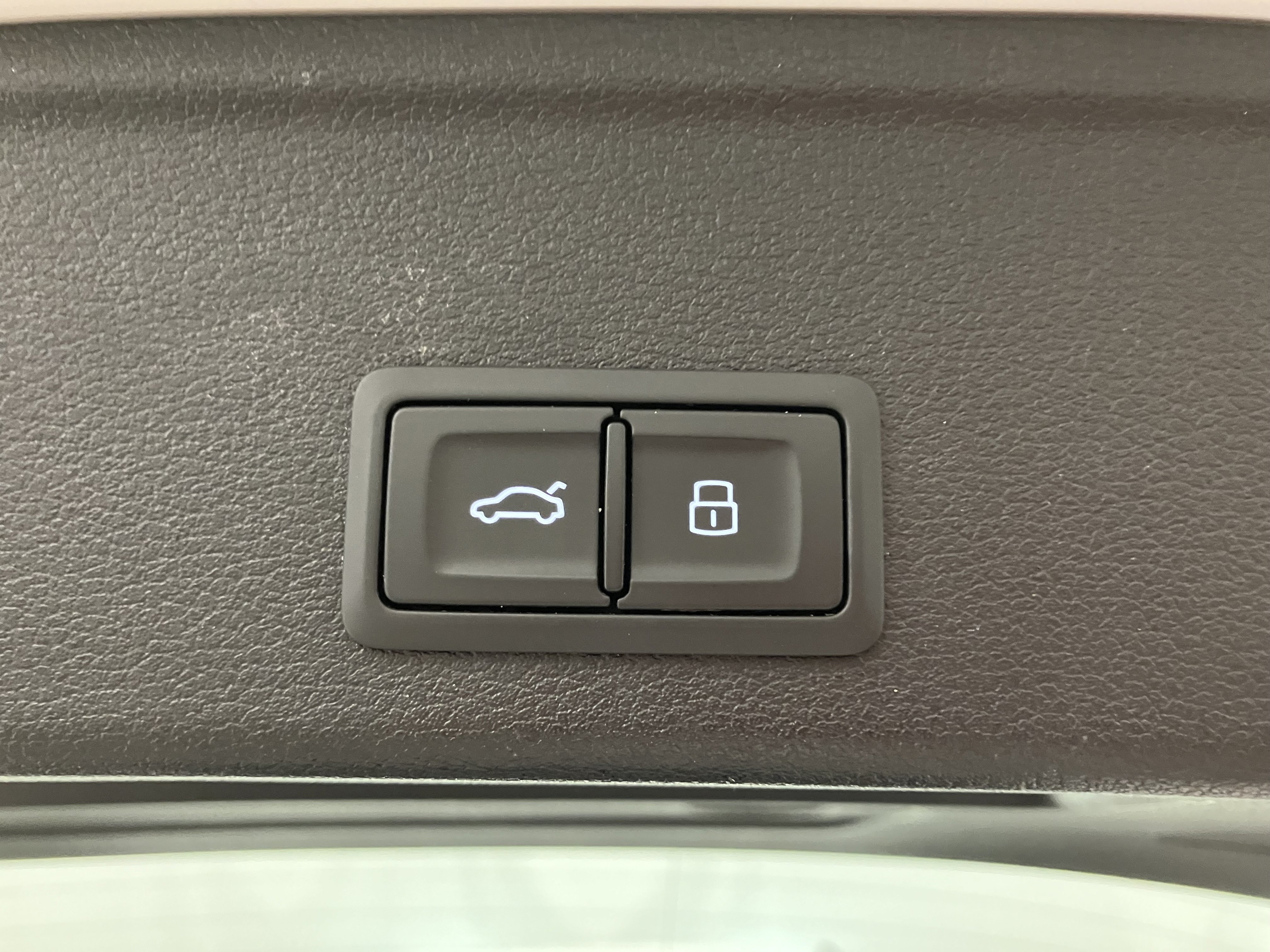 Audi A4 Avant 40 2.0 TDI quattro S-Line | Bild 28 von 30