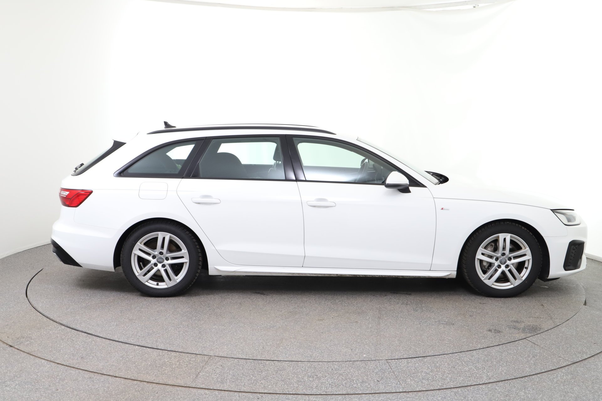 Audi A4 Avant 40 2.0 TDI quattro S-Line | Bild 7 von 30