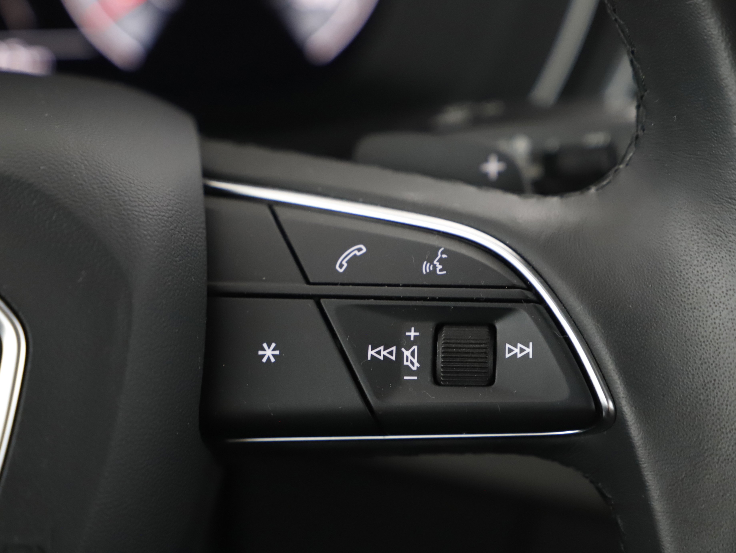 Audi A4 Avant 30 2.0 TDI advanced | Bild 12 von 25