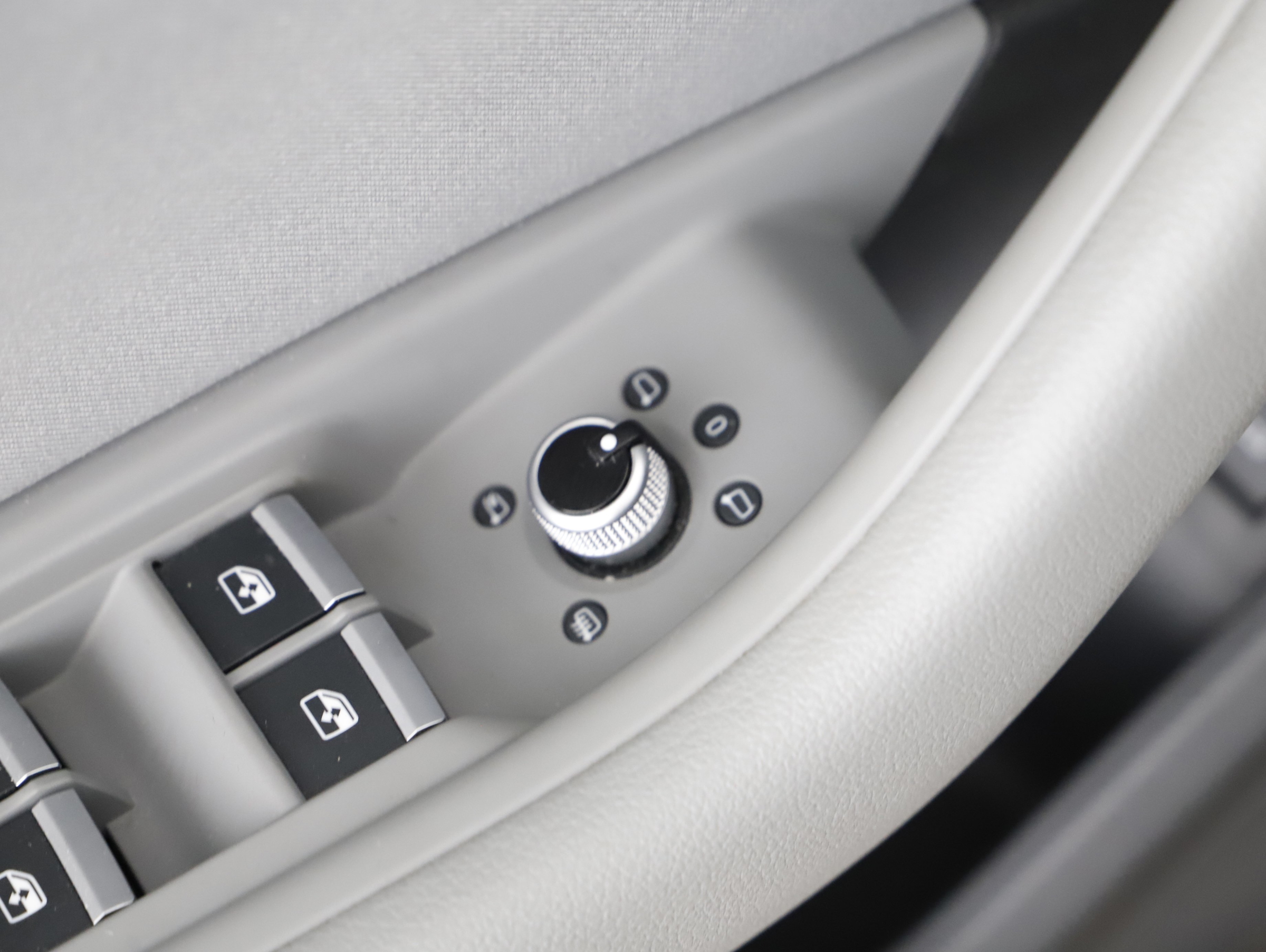 Audi A4 Avant 30 2.0 TDI advanced | Bild 16 von 25