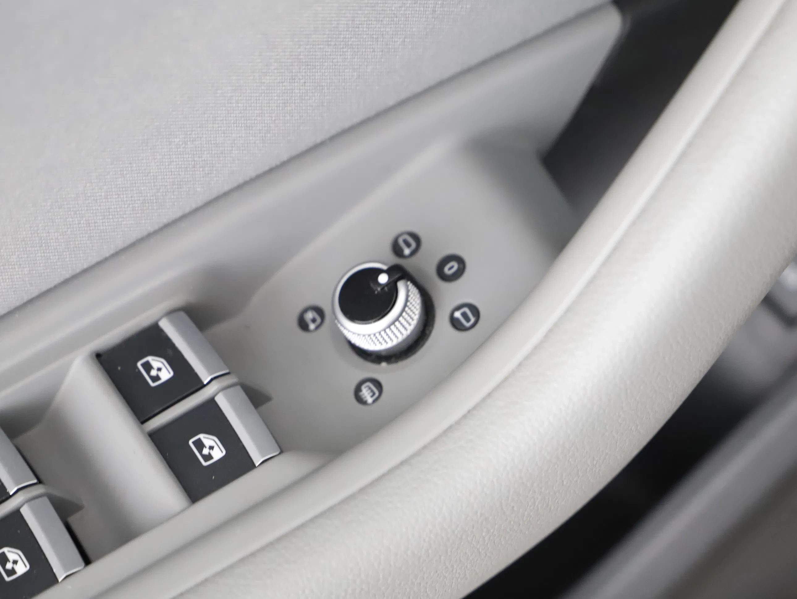Audi A4 Avant 30 2.0 TDI advanced | Bild 16 von 25