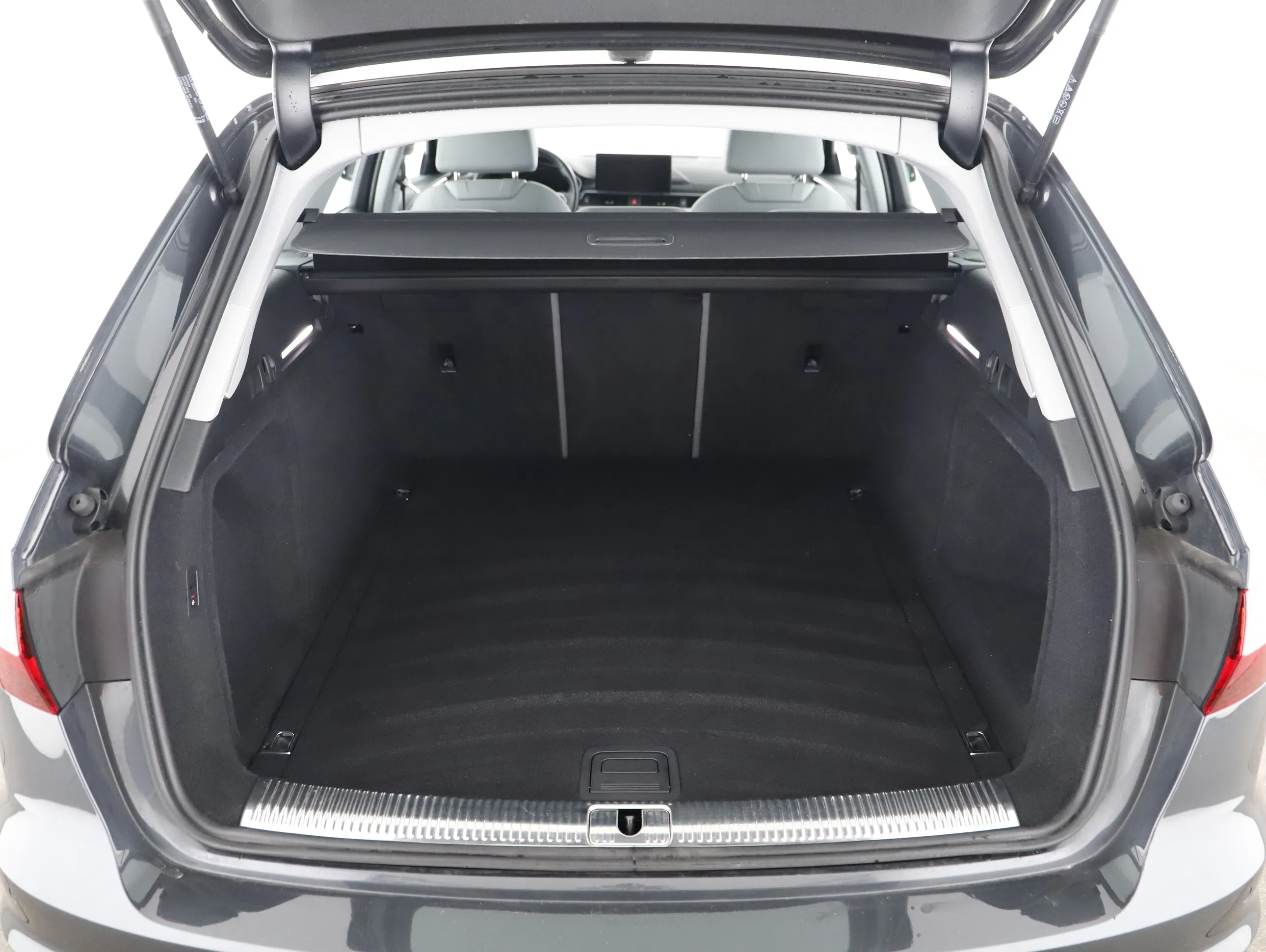 Audi A4 Avant 30 2.0 TDI advanced | Bild 17 von 25