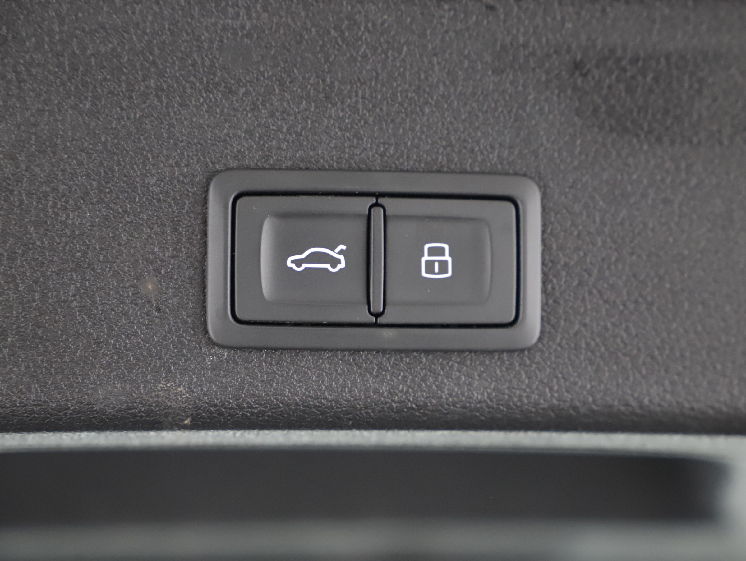 Audi A4 Avant 30 2.0 TDI advanced | Bild 18 von 25