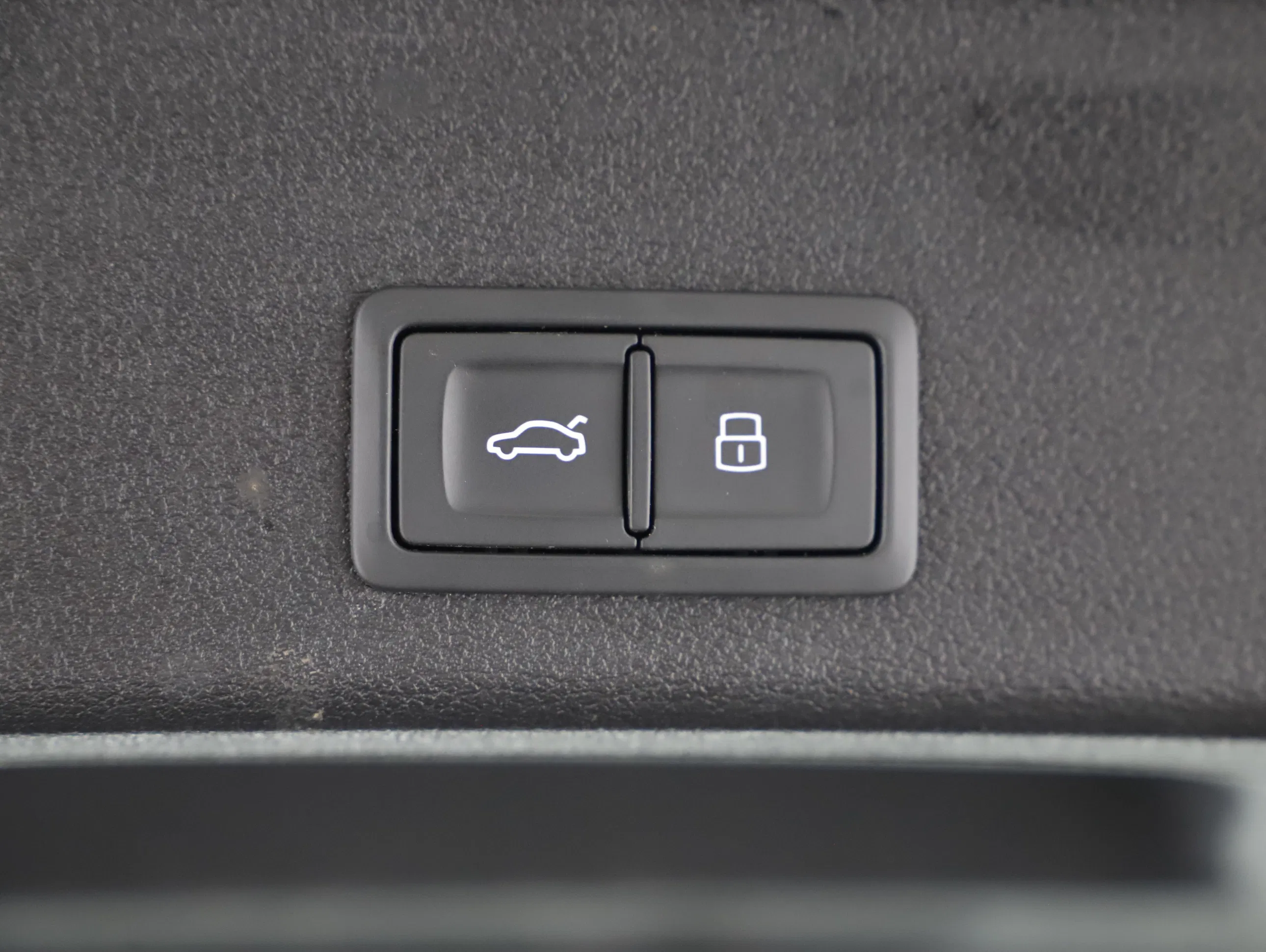 Audi A4 Avant 30 2.0 TDI advanced | Bild 18 von 25