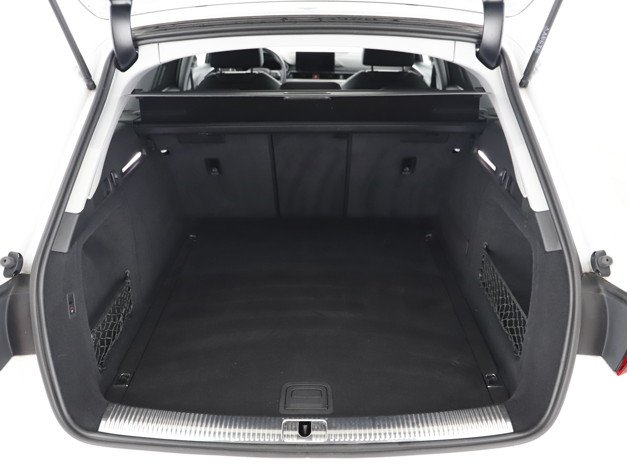 Audi A4 Avant 40 2.0 TDI quattro S-Line | Bild 17 von 25