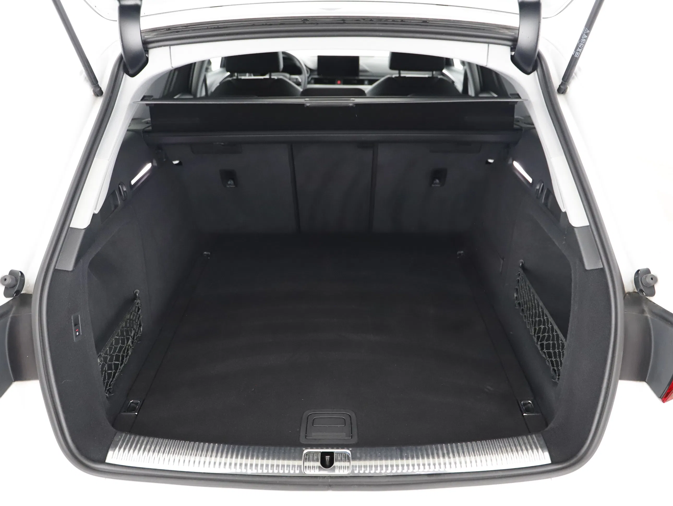 Audi A4 Avant 40 2.0 TDI quattro S-Line | Bild 17 von 25