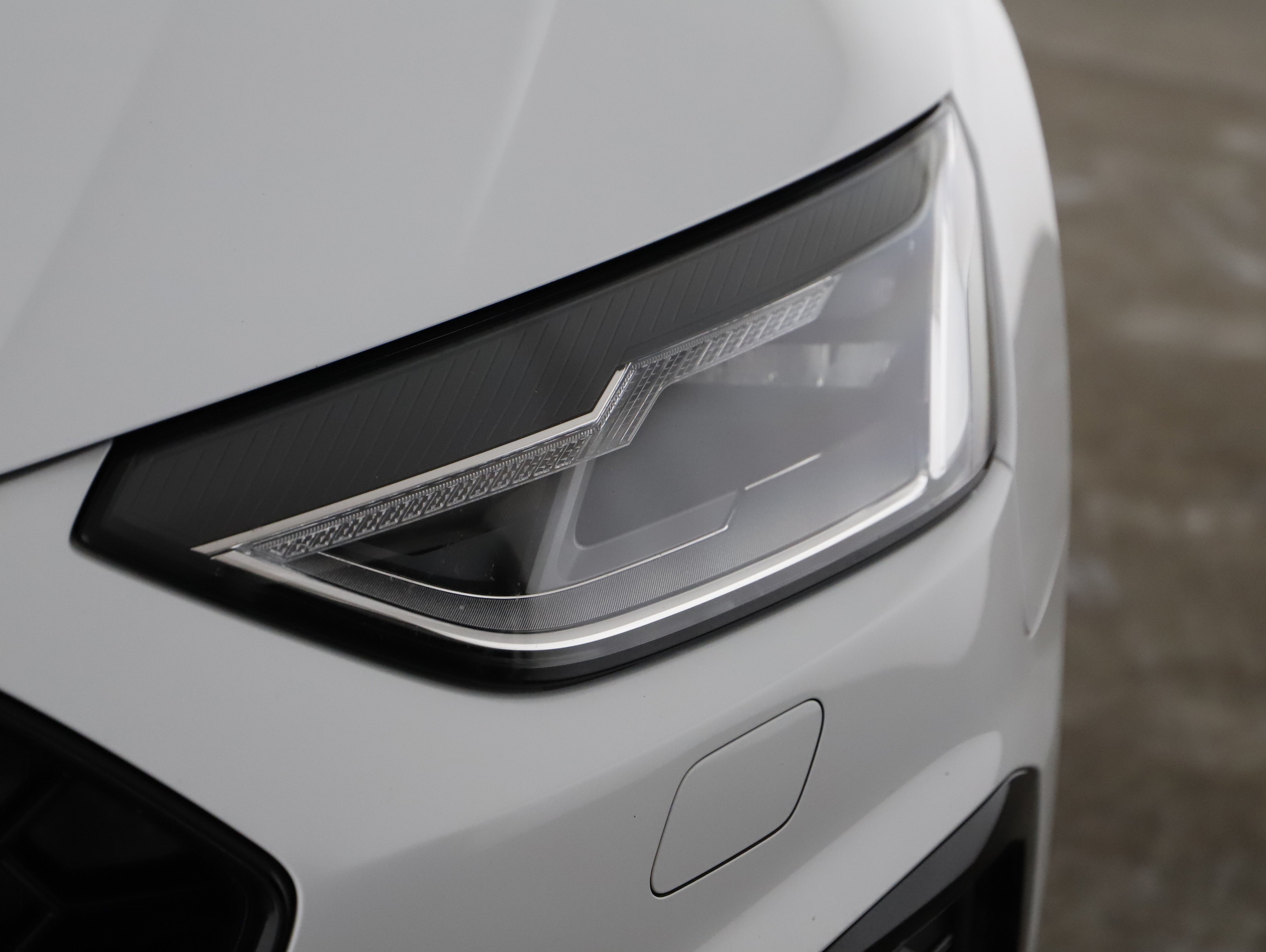 Audi A4 Avant 40 2.0 TDI quattro S-Line | Bild 23 von 25