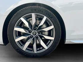 Audi A4 Avant 40 2.0 TDI quattro S-Line | Thumbnail 6 von 25