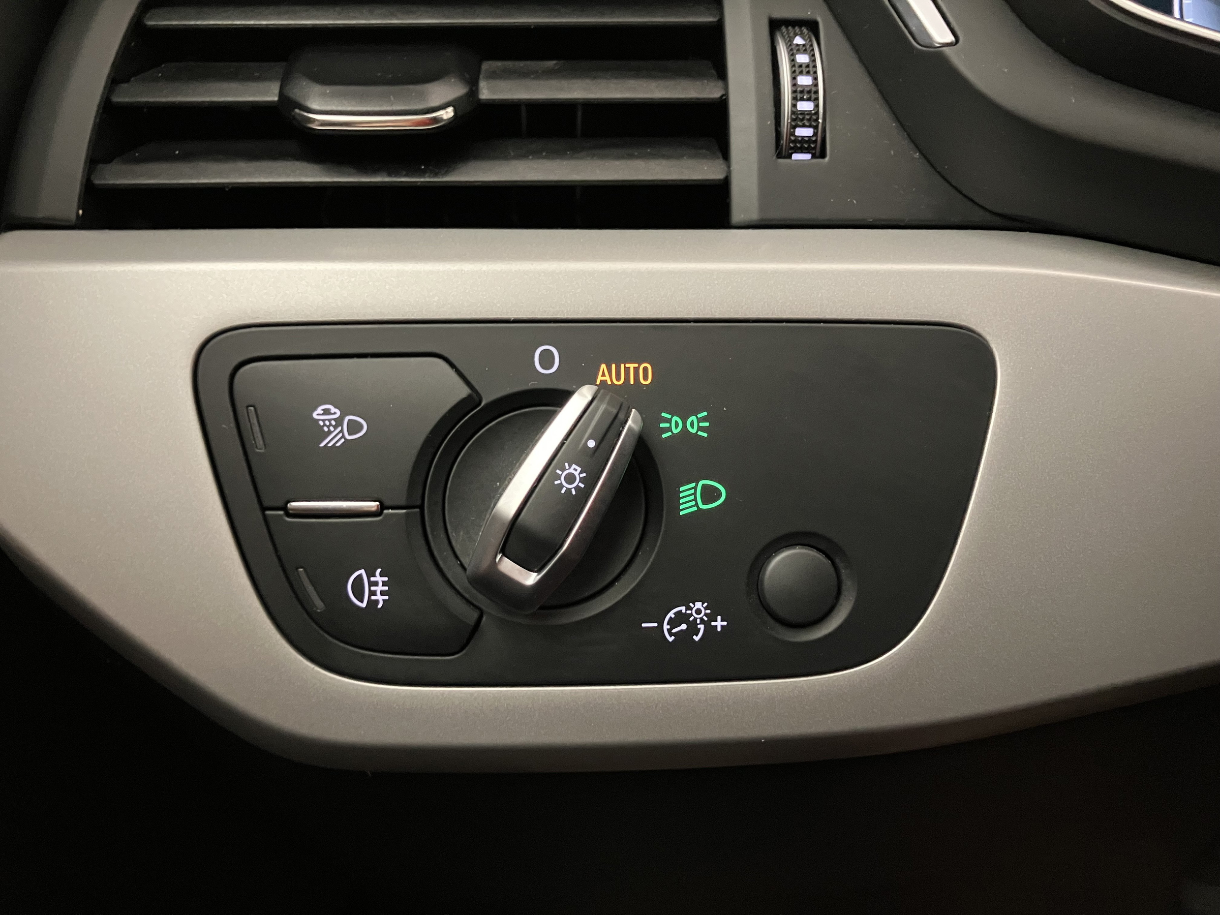 Audi A4 Avant 35 2.0 TDI advanced | Bild 12 von 31