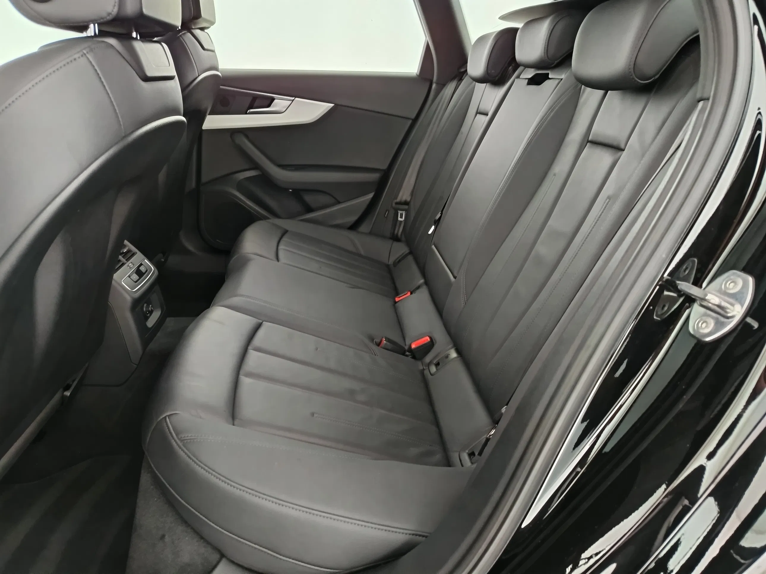 Audi A4 Avant 35 2.0 TFSI advanced | Bild 21 von 24