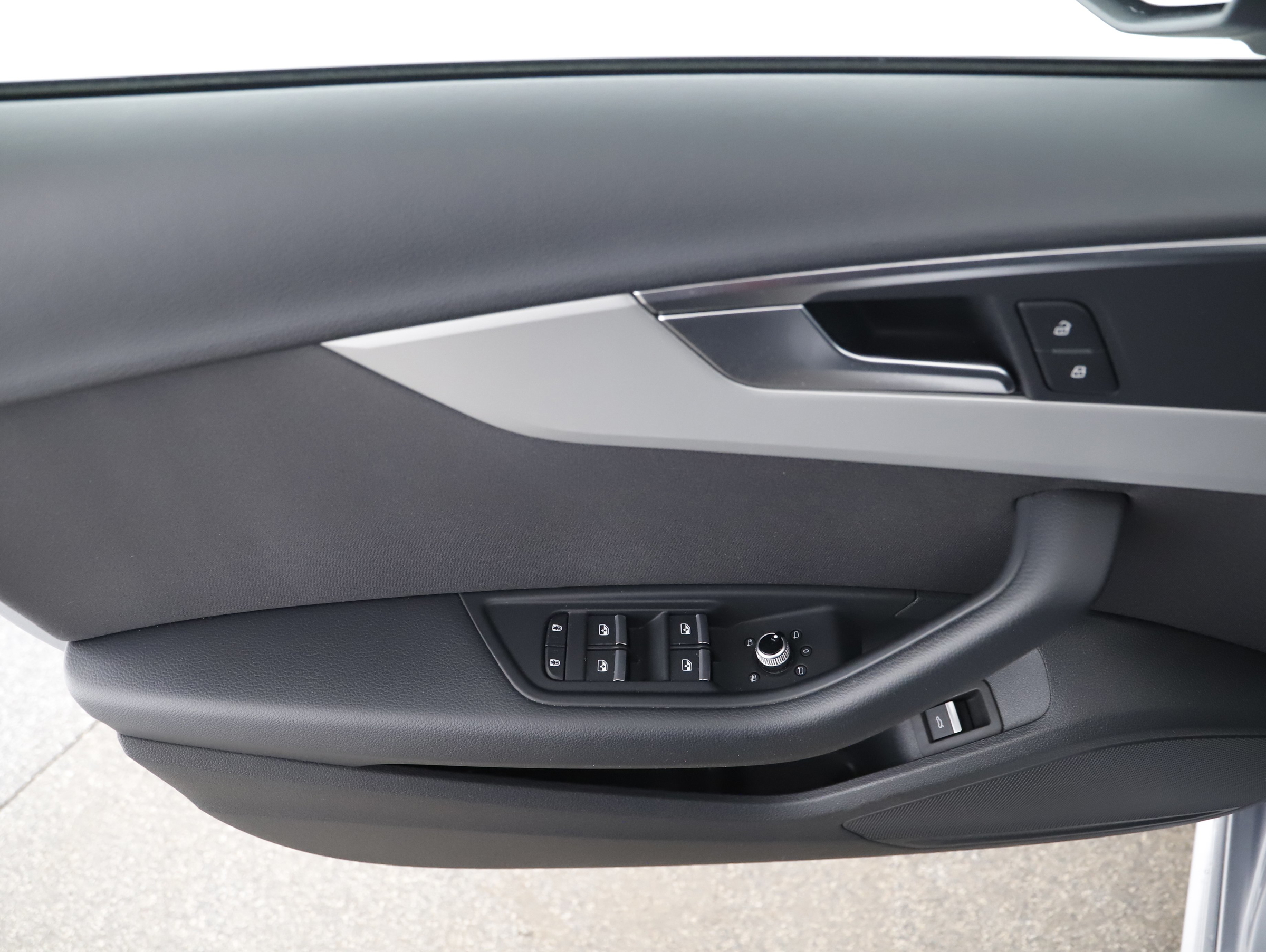 Audi A4 Avant 45 2.0 TFSI quattro advanced | Bild 12 von 30