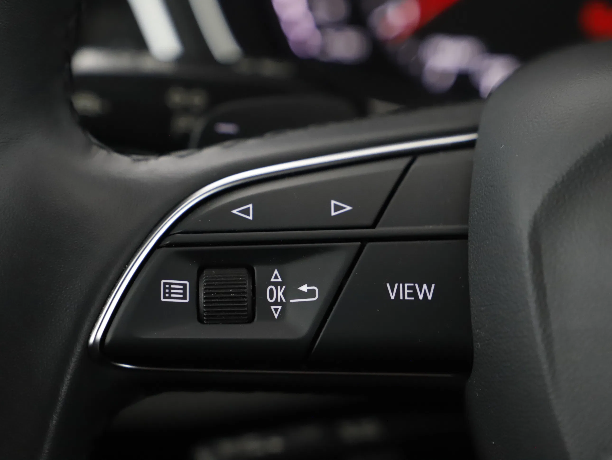 Audi A4 Avant 45 2.0 TFSI quattro advanced | Bild 15 von 30