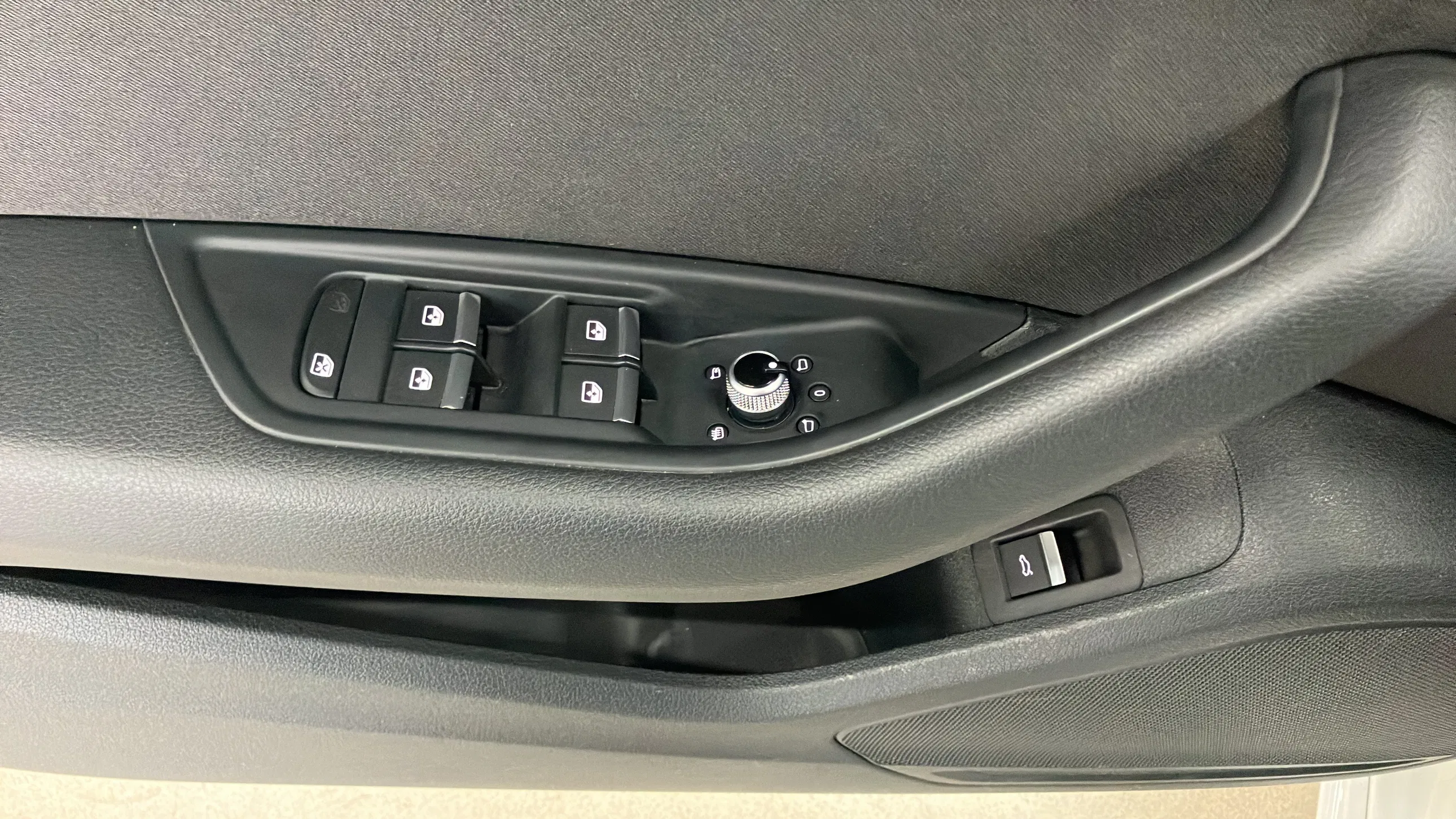 Audi A4 Avant 30 2.0 TDI advanced | Bild 10 von 24