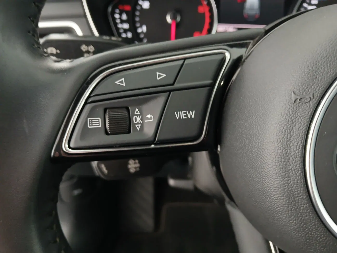 Audi A4 Avant 30 2.0 TDI advanced | Bild 14 von 24