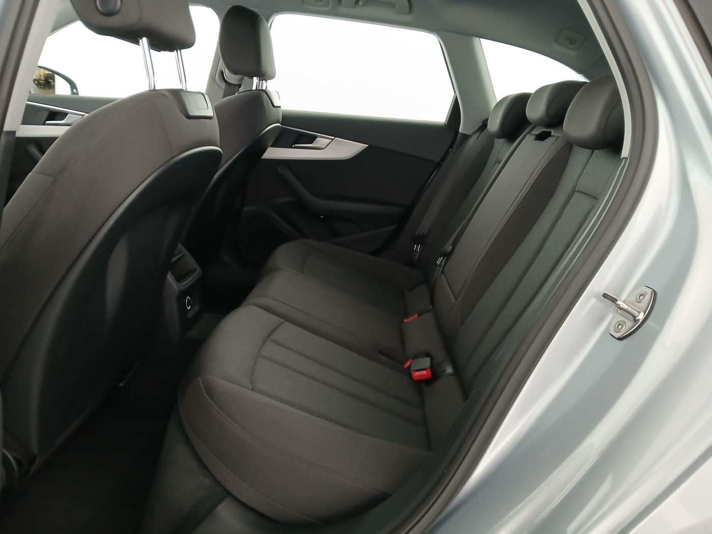 Audi A4 Avant 30 2.0 TDI advanced | Bild 3 von 24