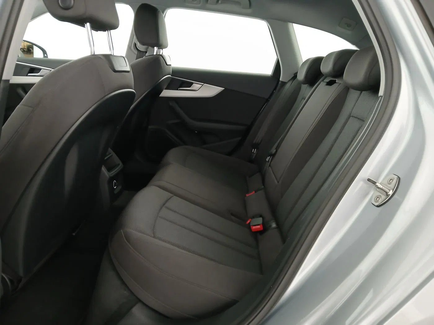 Audi A4 Avant 30 2.0 TDI advanced | Bild 3 von 24