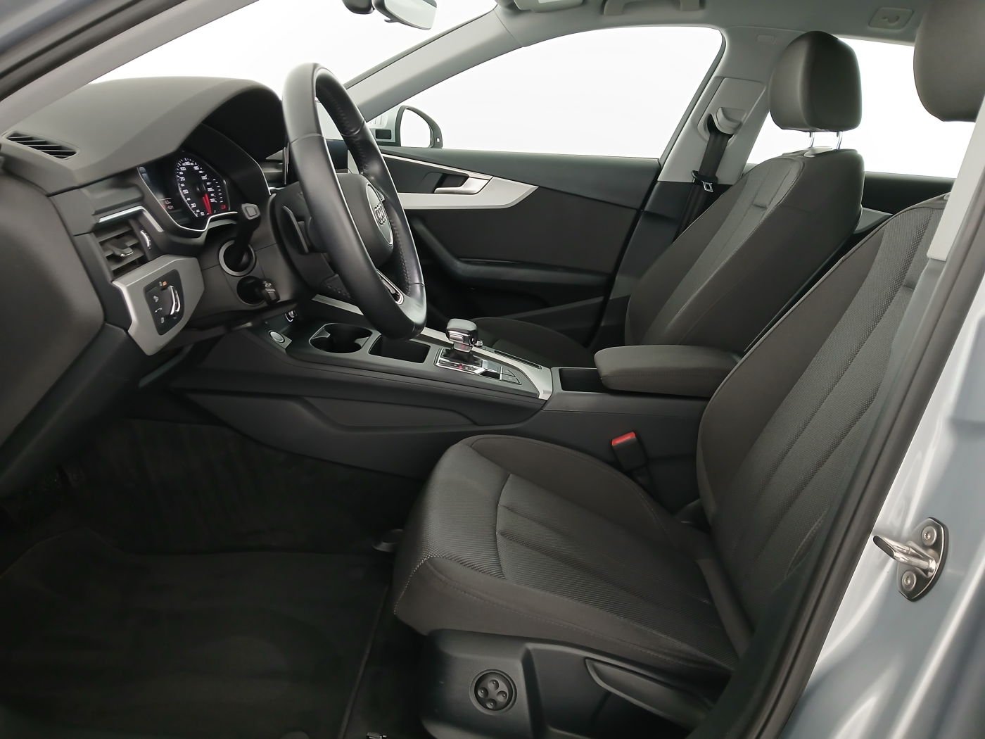 Audi A4 Avant 30 2.0 TDI advanced | Bild 4 von 24