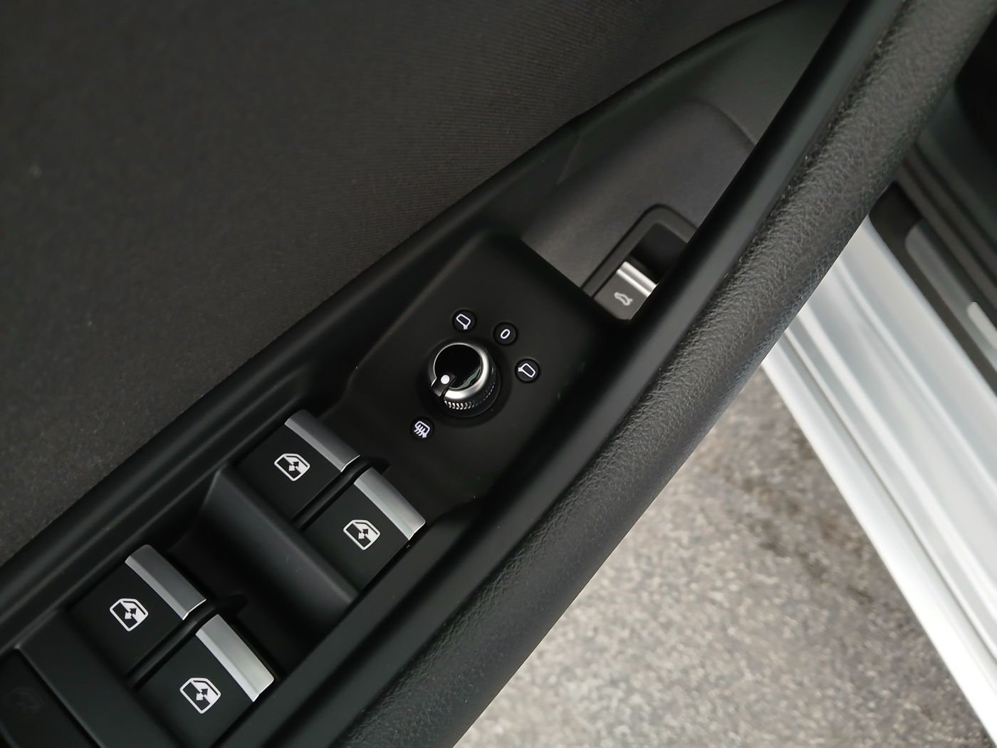 Audi A4 Avant 30 2.0 TDI advanced | Bild 6 von 24