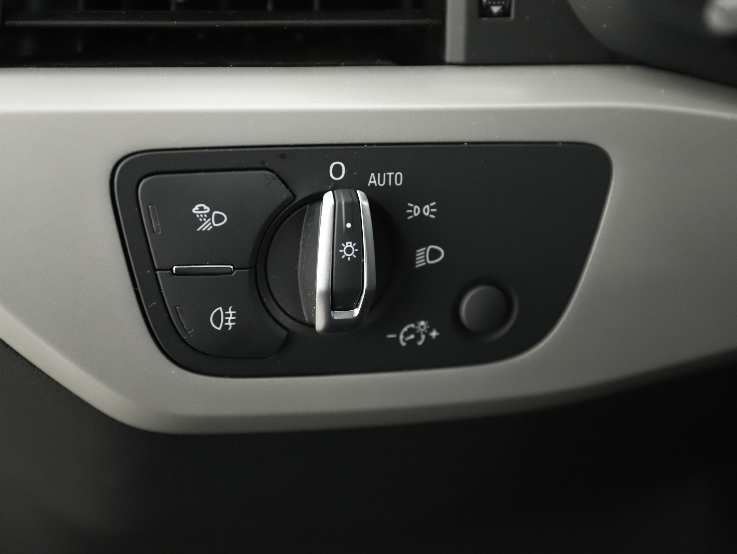 Audi A4 Avant 35 2.0 TDI S-Line | Bild 12 von 28