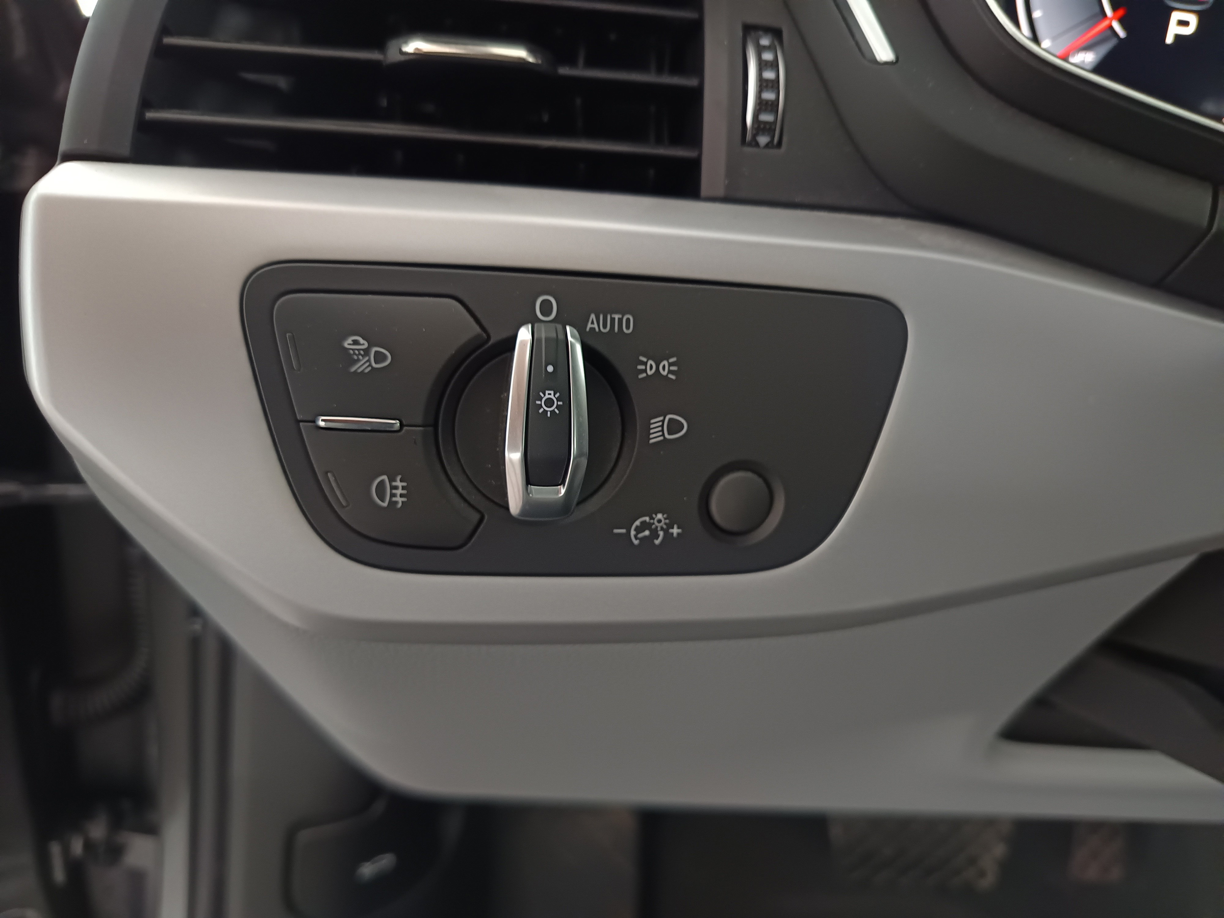 Audi A4 30 2.0 TDI S-Line | Bild 13 von 31