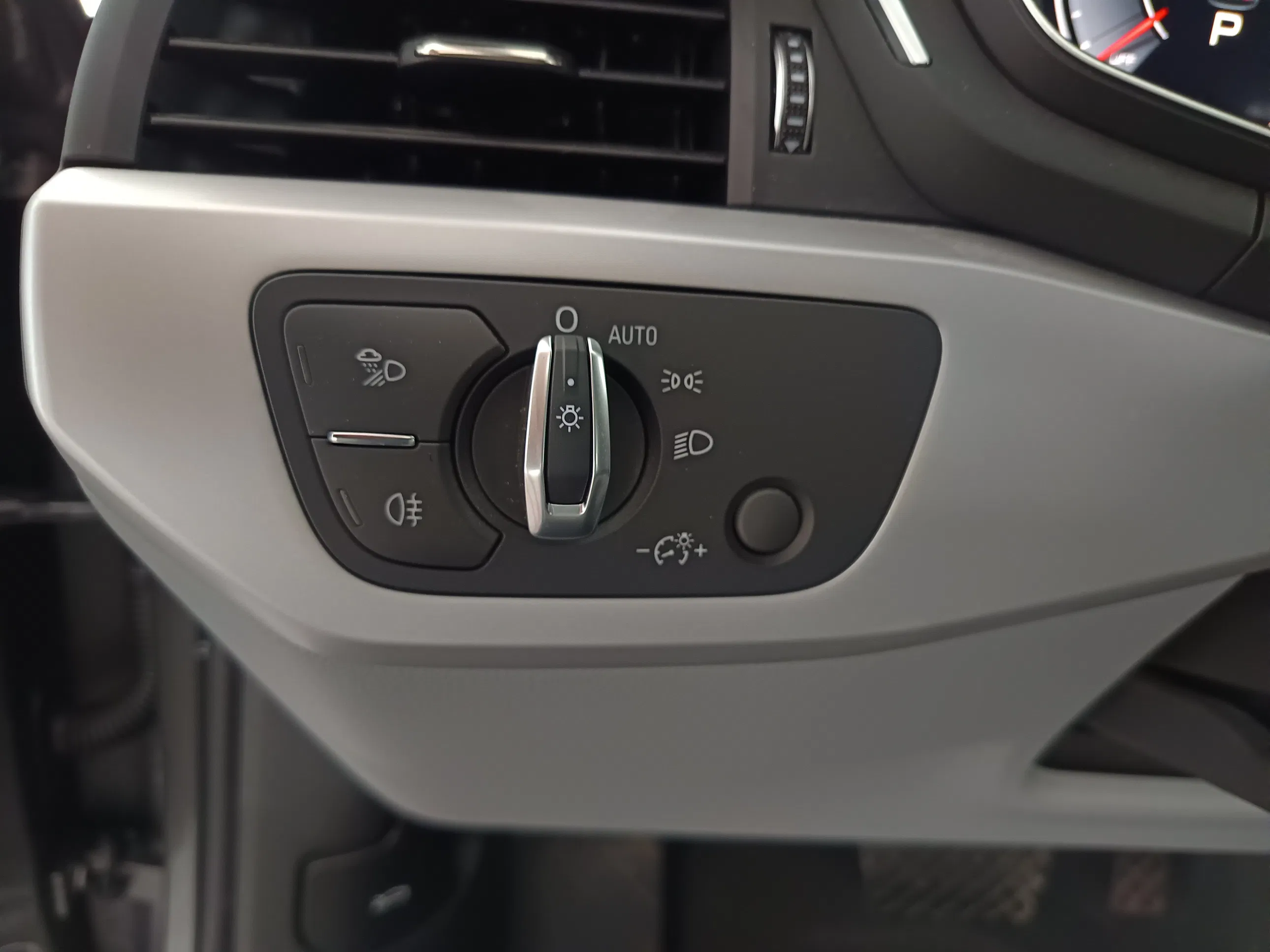 Audi A4 30 2.0 TDI S-Line | Bild 13 von 31