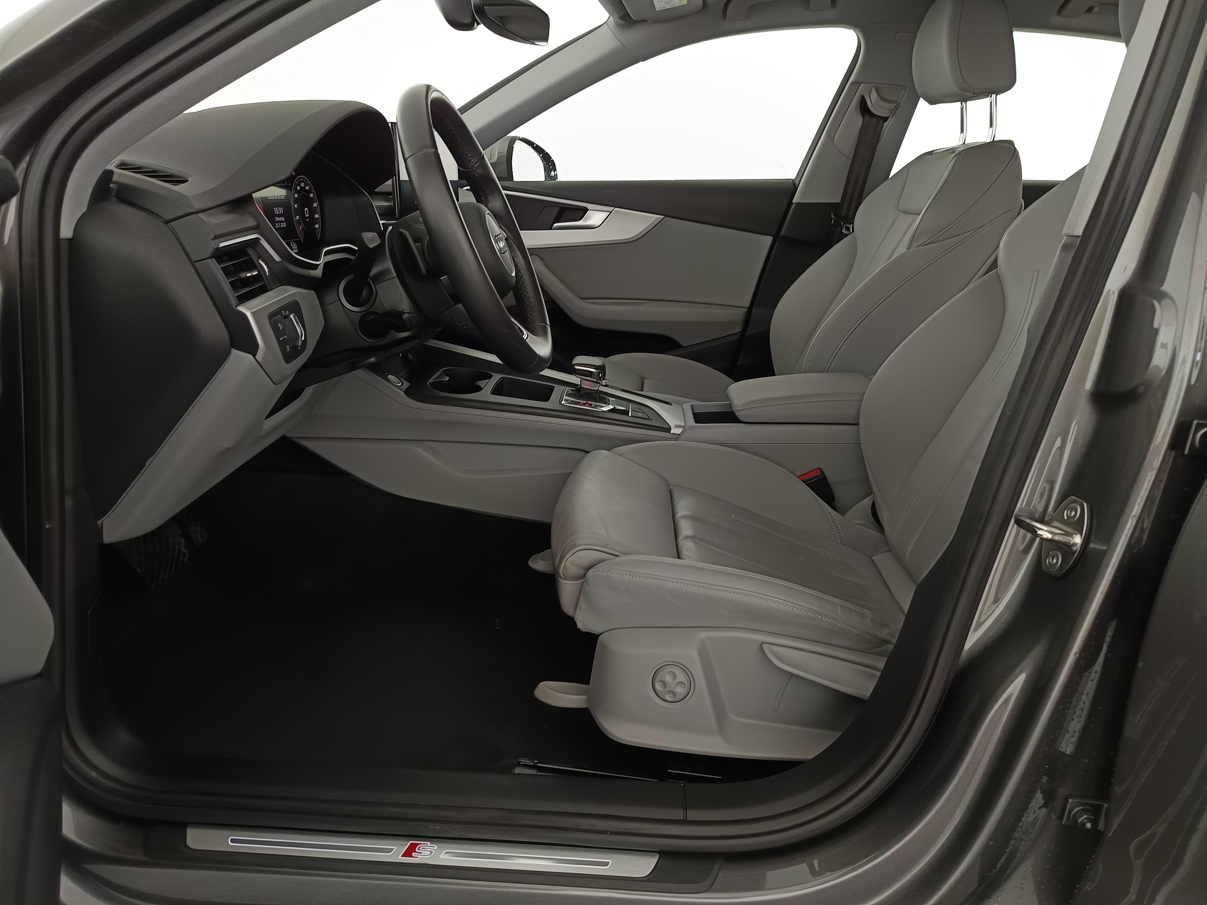 Audi A4 30 2.0 TDI S-Line | Bild 14 von 31