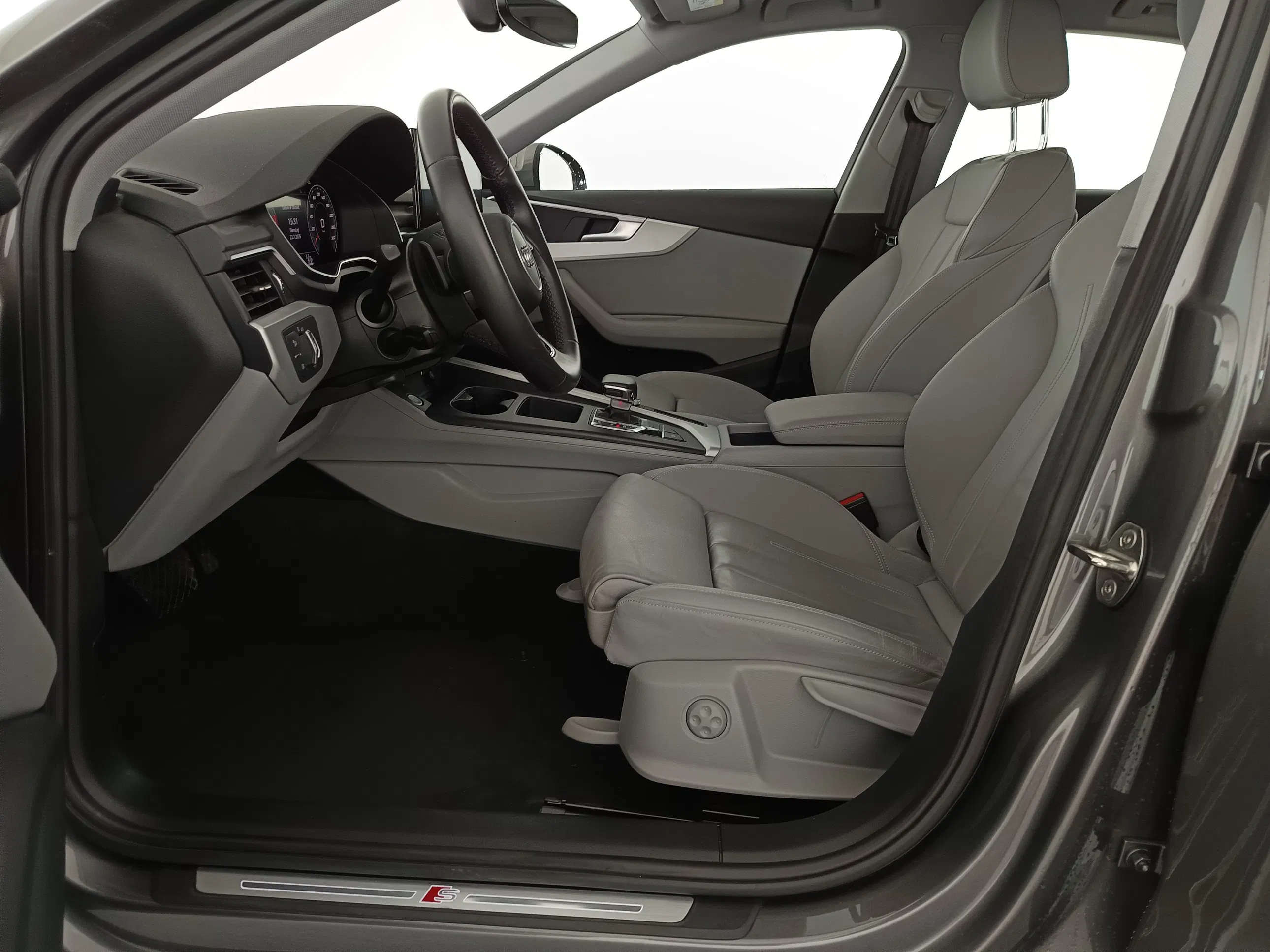 Audi A4 30 2.0 TDI S-Line | Bild 14 von 31