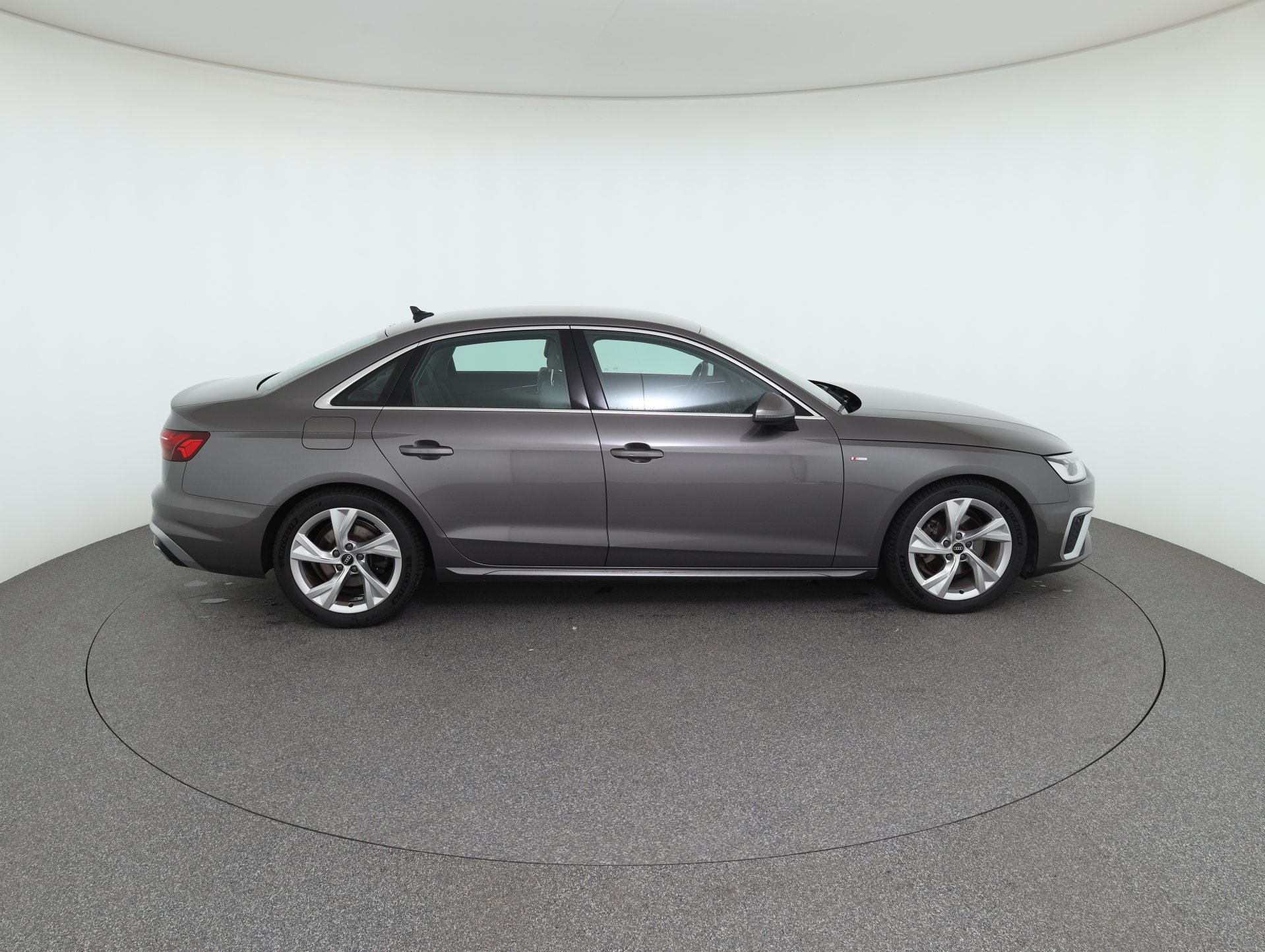 Audi A4 30 2.0 TDI S-Line | Bild 5 von 31