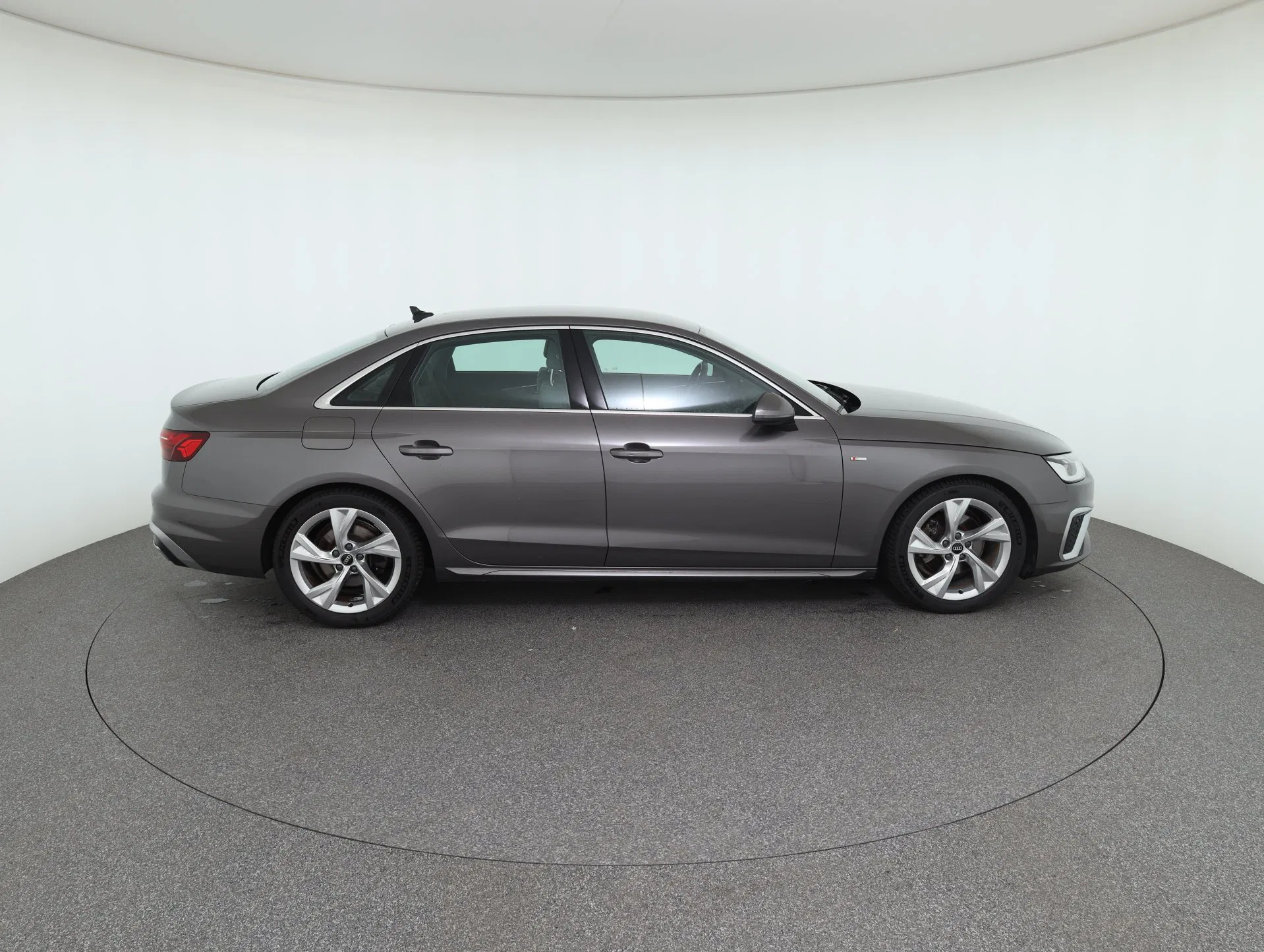 Audi A4 30 2.0 TDI S-Line | Bild 5 von 31