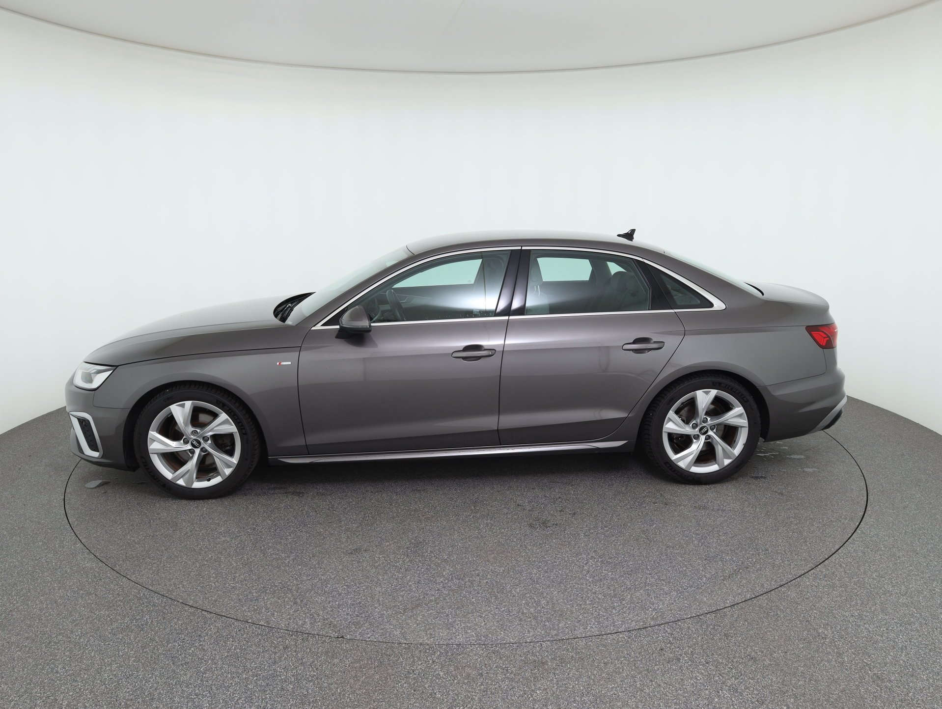 Audi A4 30 2.0 TDI S-Line | Bild 9 von 31