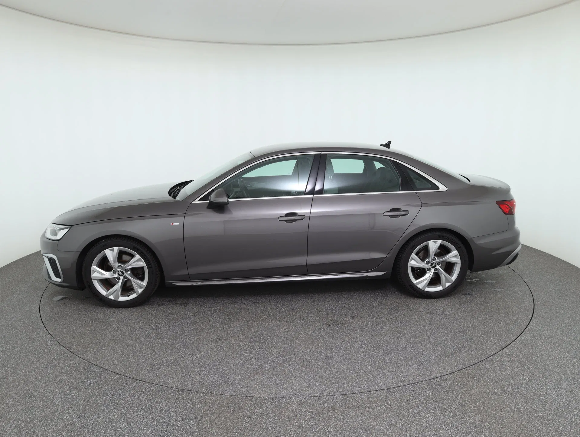 Audi A4 30 2.0 TDI S-Line | Bild 9 von 31