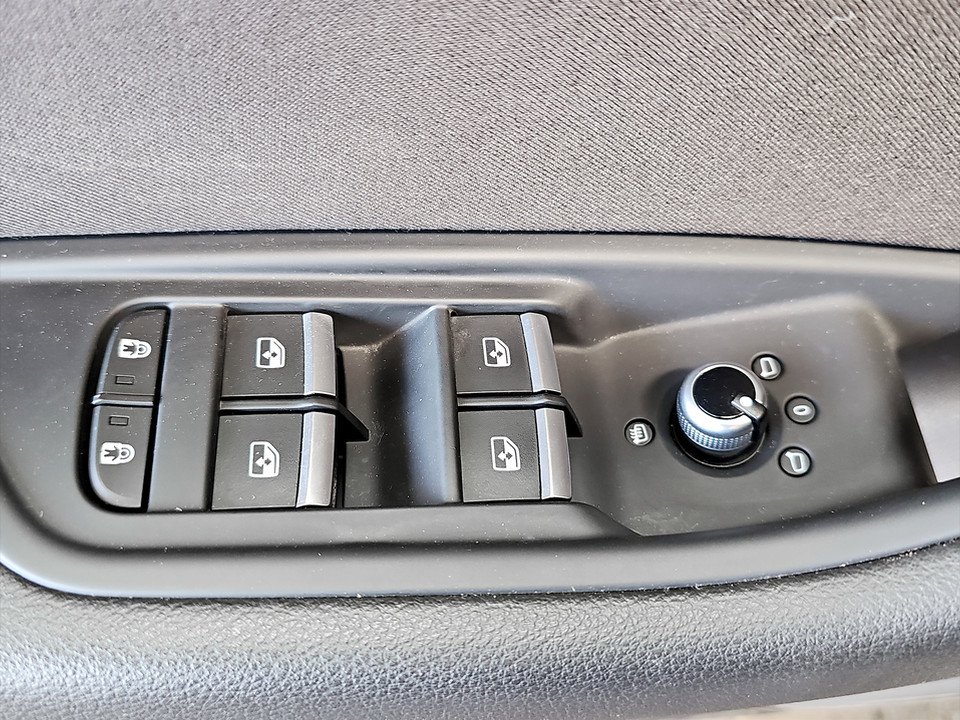Audi A4 Avant 30 TDI AUT advanced | Bild 4 von 21