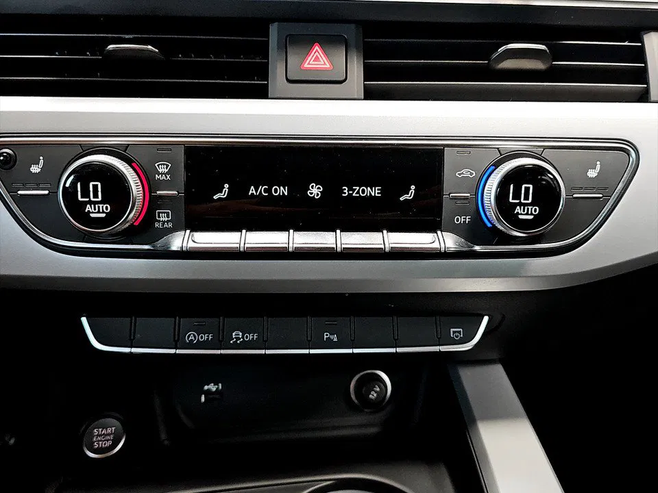 Audi A4 Avant 30 TDI AUT advanced | Bild 17 von 21