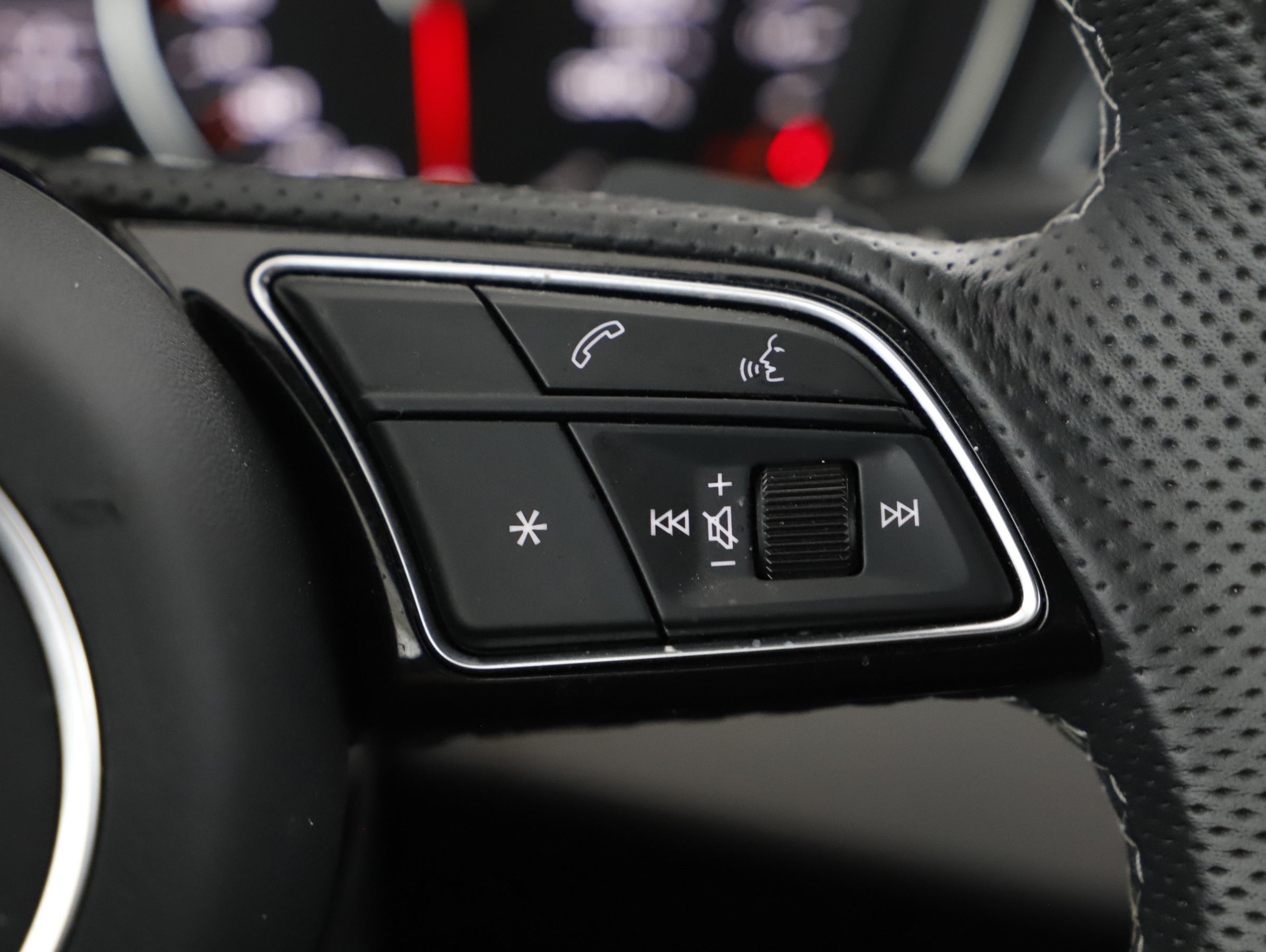 Audi A4 Avant 30 2.0 TDI advanced | Bild 12 von 24