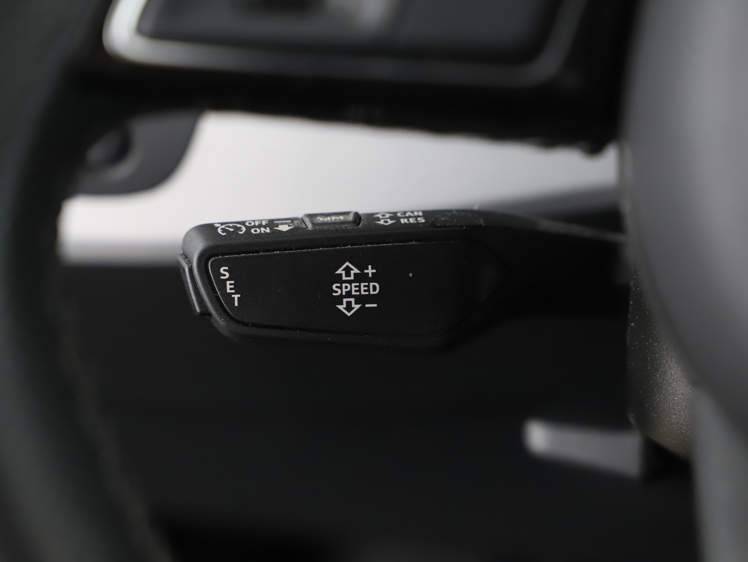 Audi A4 Avant 30 2.0 TDI advanced | Bild 13 von 24