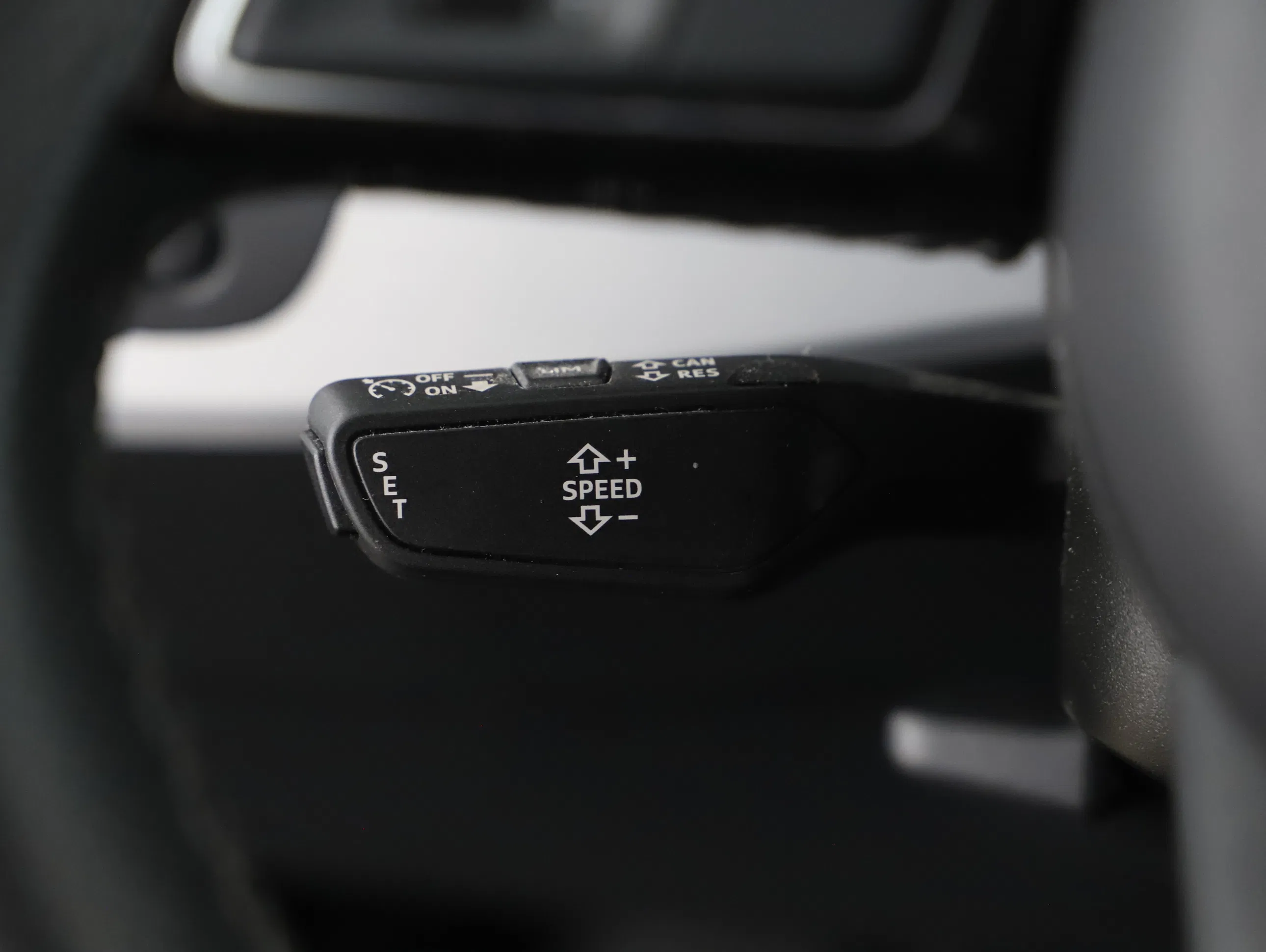 Audi A4 Avant 30 2.0 TDI advanced | Bild 13 von 24