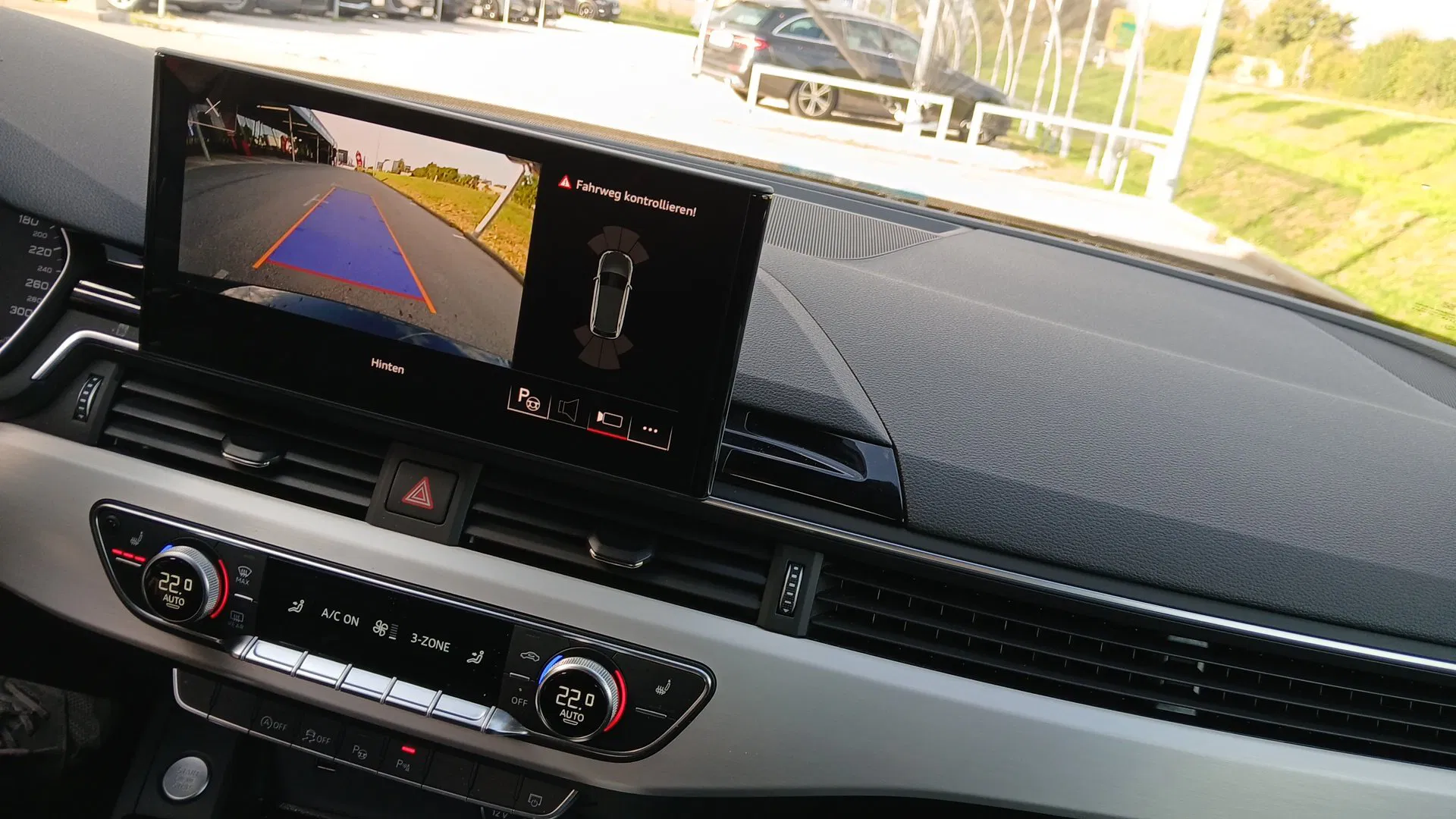 Audi A4 Avant 30 2.0 TDI advanced | Bild 15 von 22