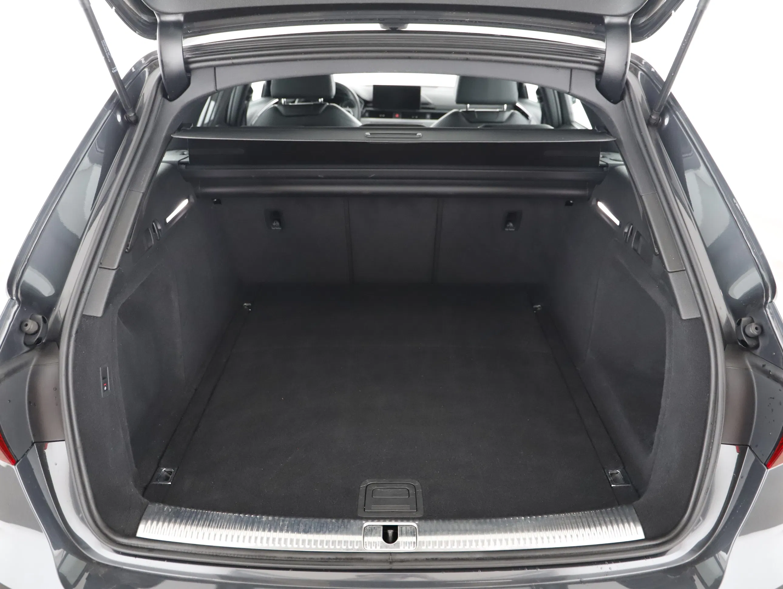Audi A4 Avant 30 2.0 TDI advanced | Bild 17 von 24