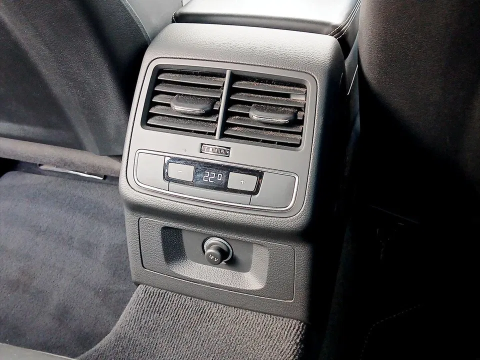 Audi A4 Avant 30 2.0 TDI advanced | Bild 19 von 22