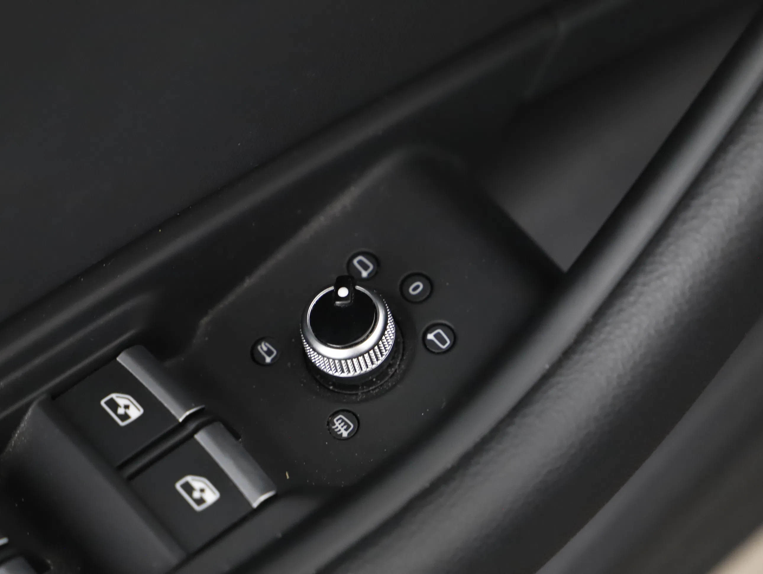 Audi A4 Avant 40 2.0 TDI quattro S-Line | Bild 16 von 23