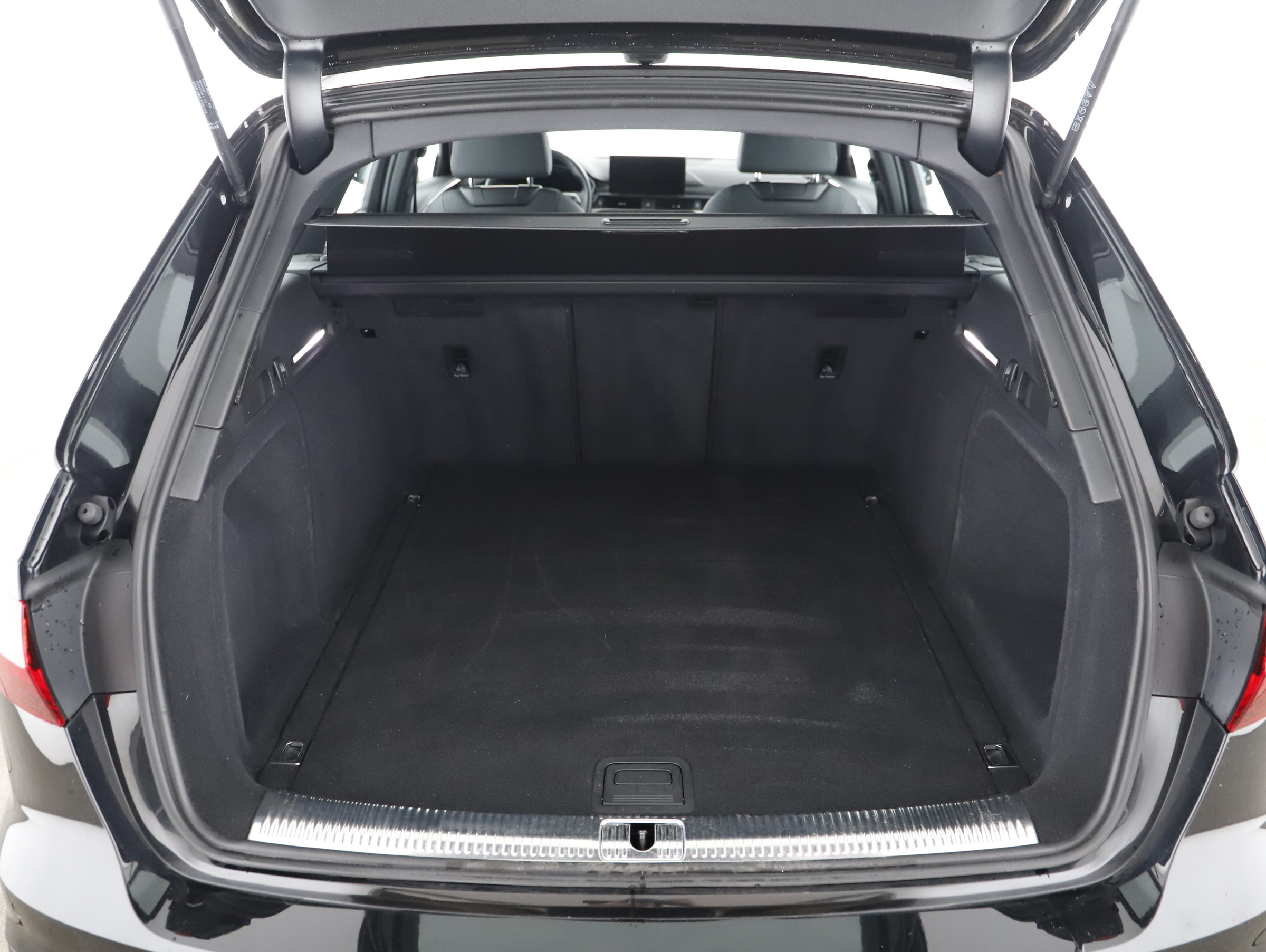 Audi A4 Avant 40 2.0 TDI quattro S-Line | Bild 17 von 23