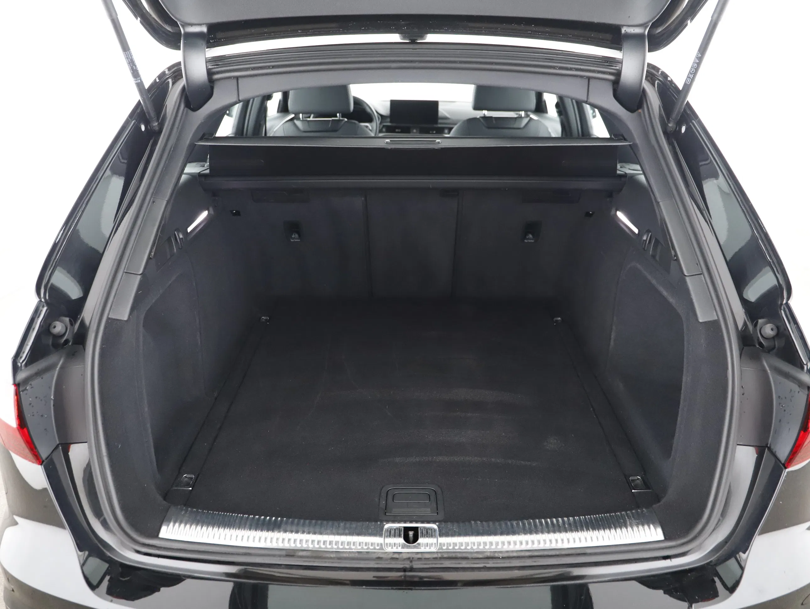 Audi A4 Avant 40 2.0 TDI quattro S-Line | Bild 17 von 23