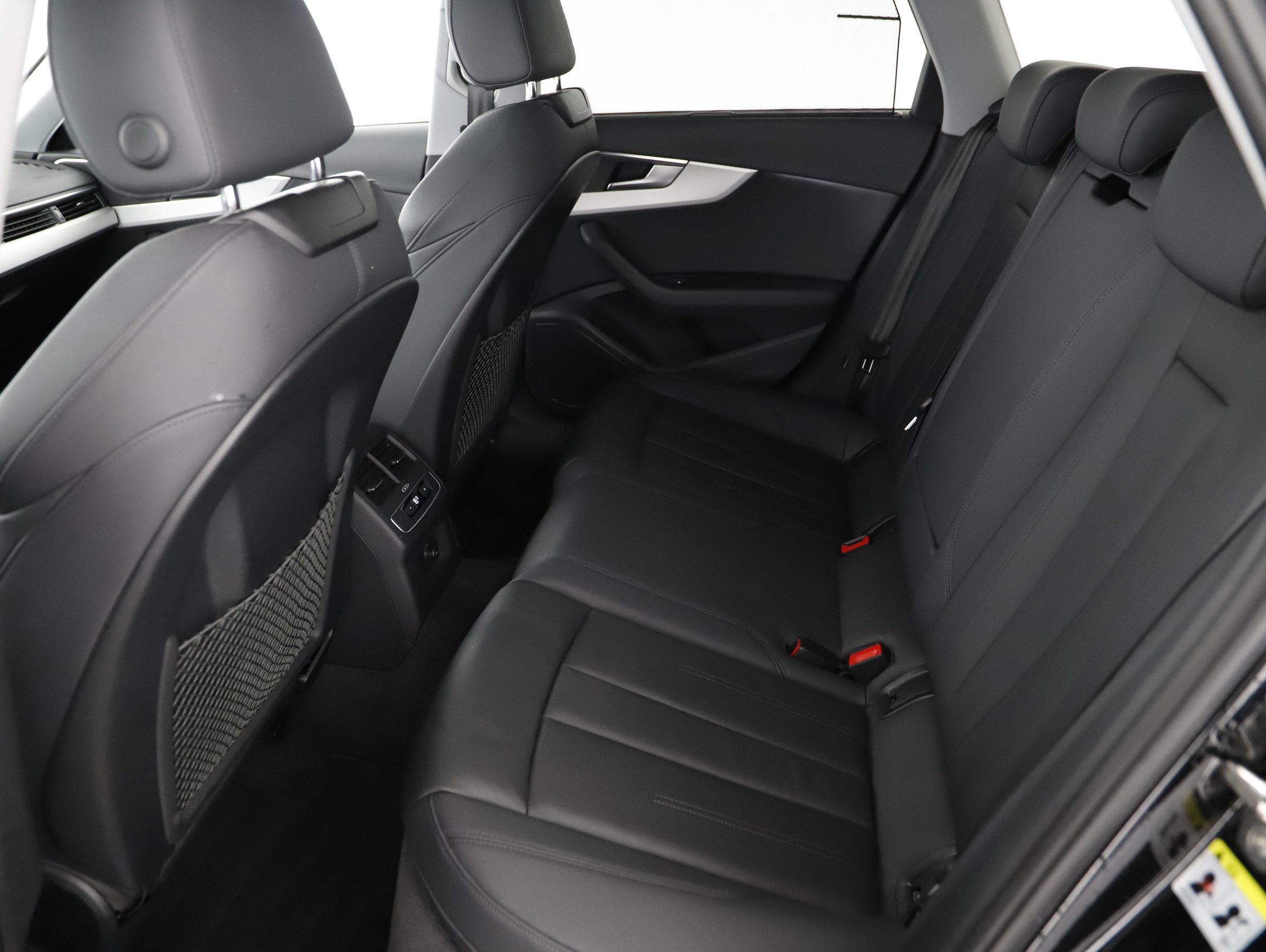 Audi A4 Avant 35 2.0 TDI S-Line | Bild 18 von 22