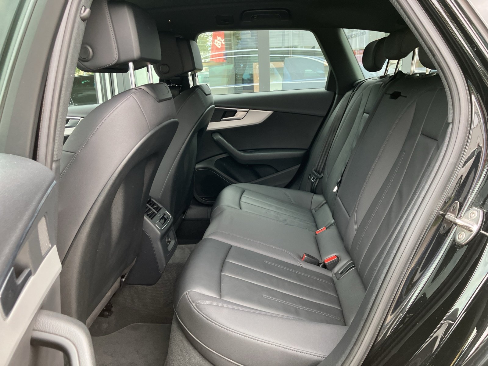 Audi A4 Avant 35 TFSI Aut. | Bild 14 von 18