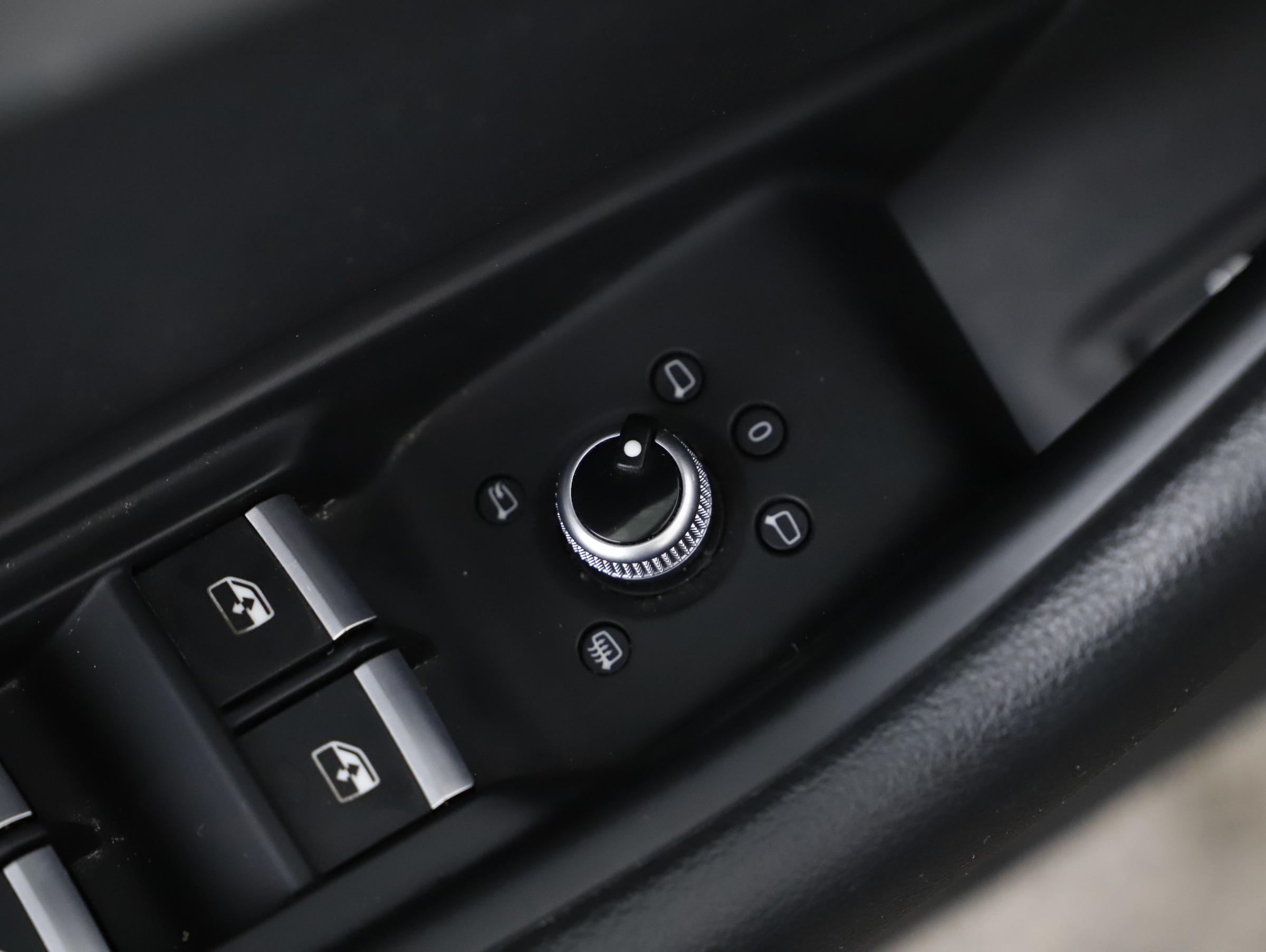 Audi A4 Avant 40 2.0 TDI S-Line | Bild 12 von 31