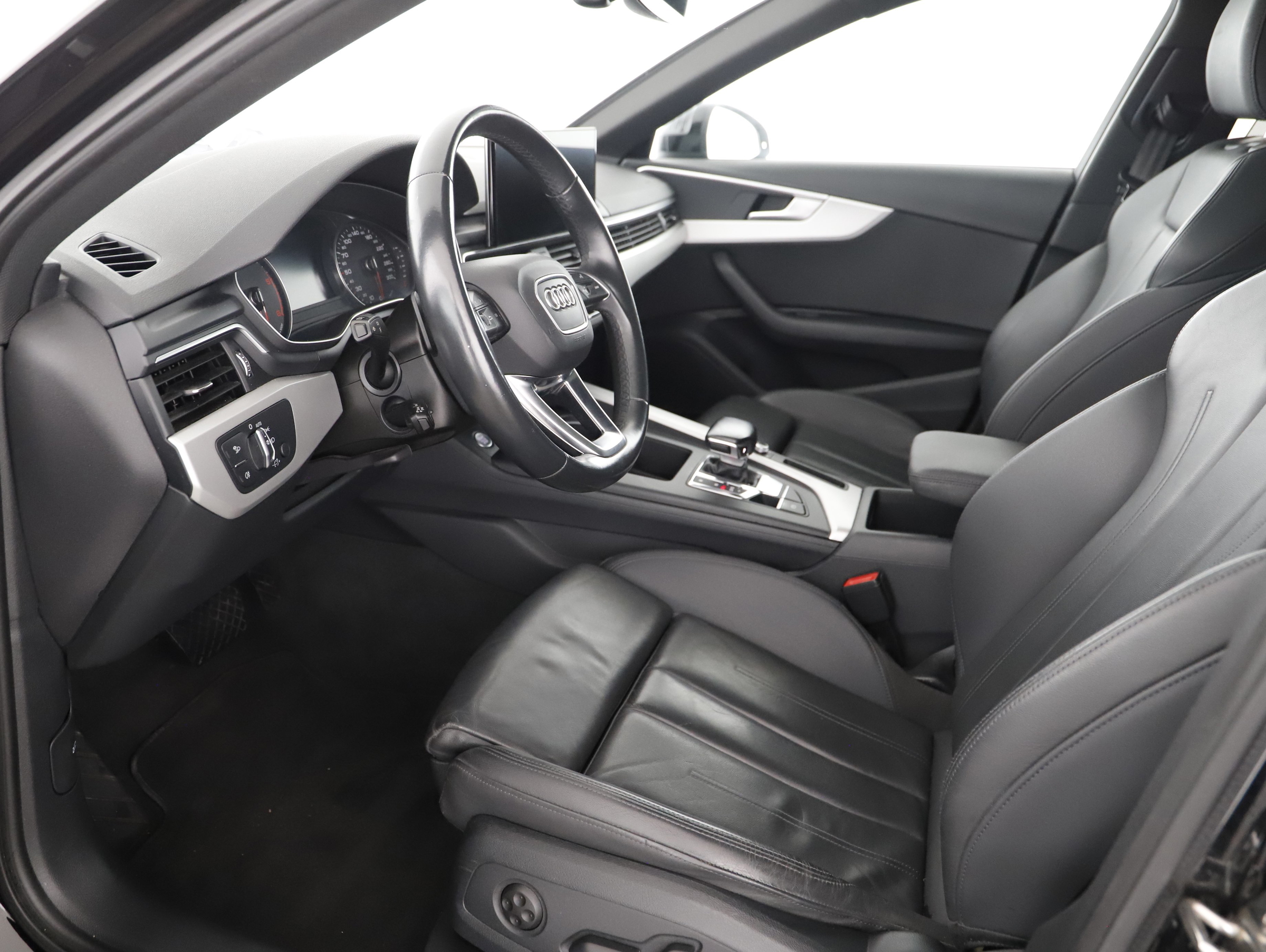 Audi A4 Avant 40 2.0 TDI S-Line | Bild 14 von 31