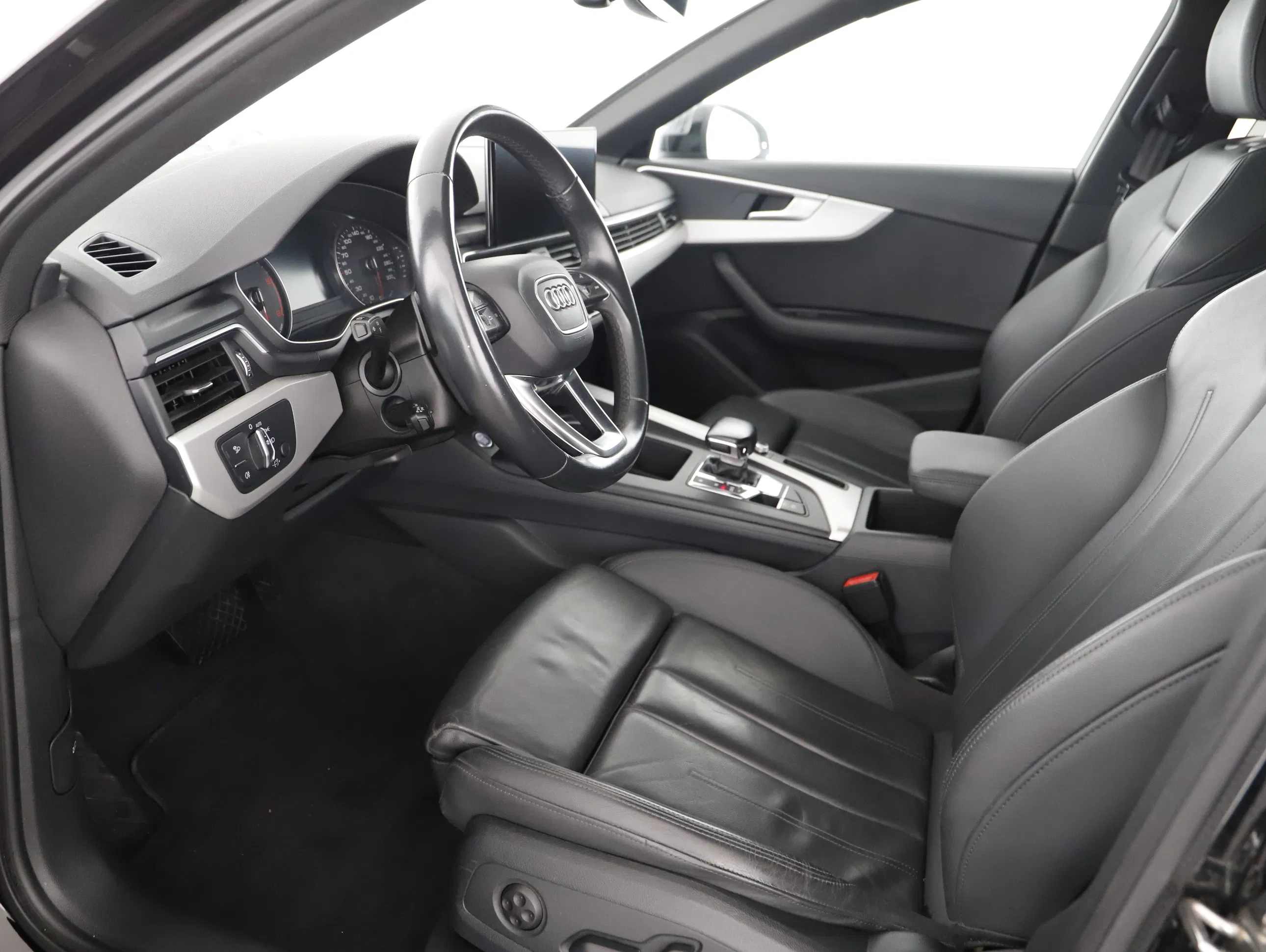 Audi A4 Avant 40 2.0 TDI S-Line | Bild 14 von 31