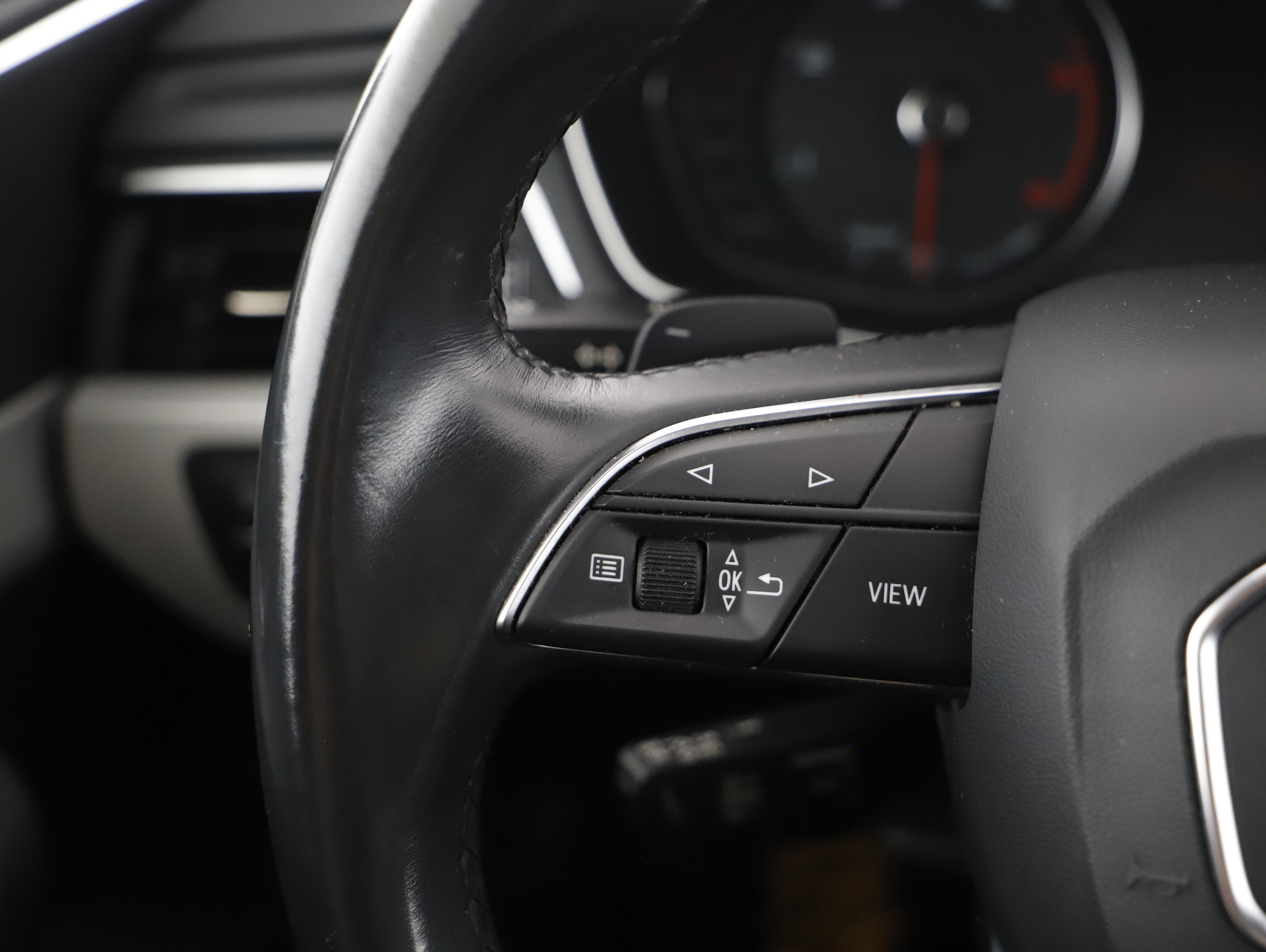 Audi A4 Avant 40 2.0 TDI S-Line | Bild 18 von 31